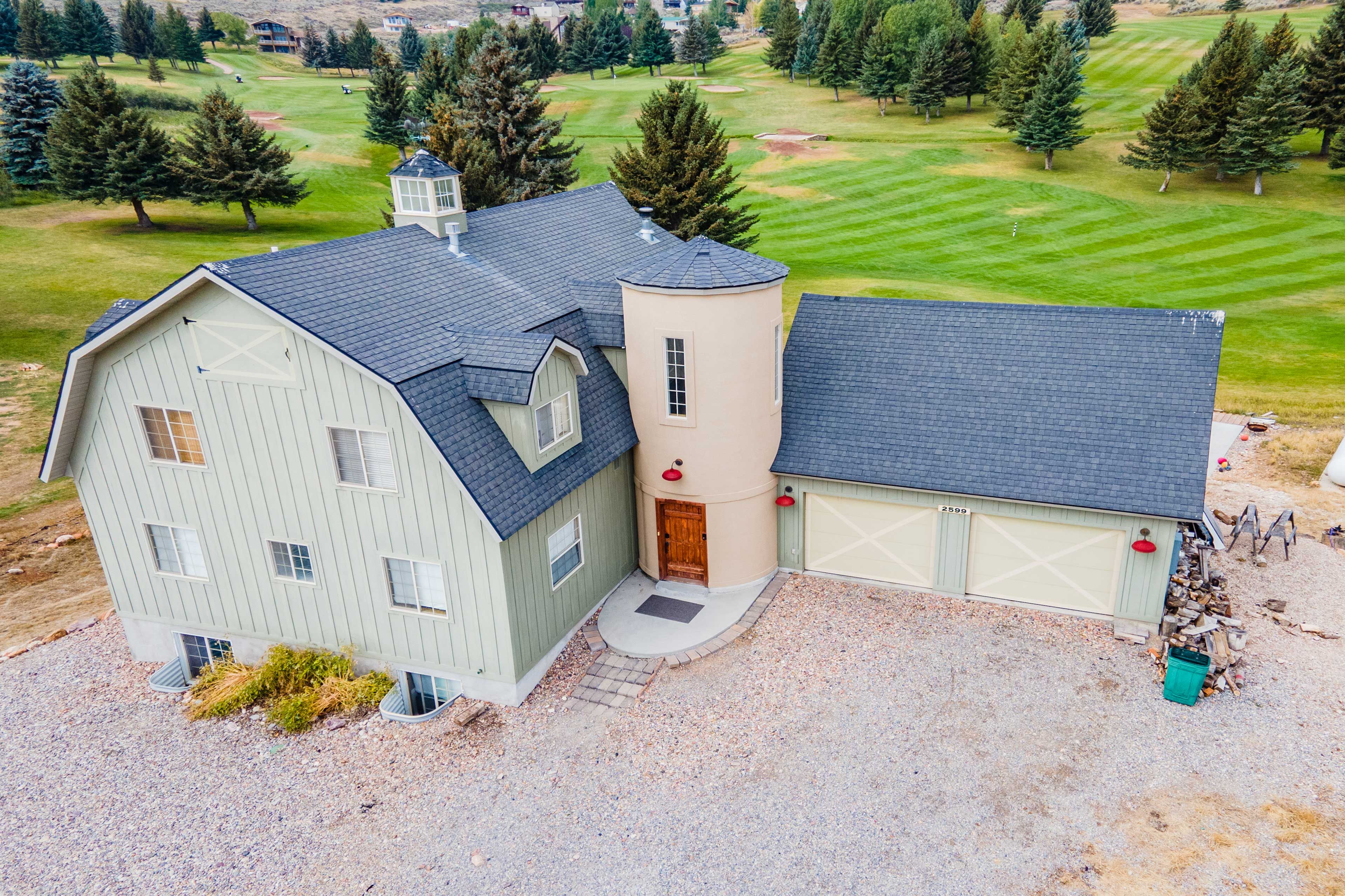 Garden City Vacation Rental | 6BR | 3.5BA | 3-Story Cabin | 3,500 Sq Ft