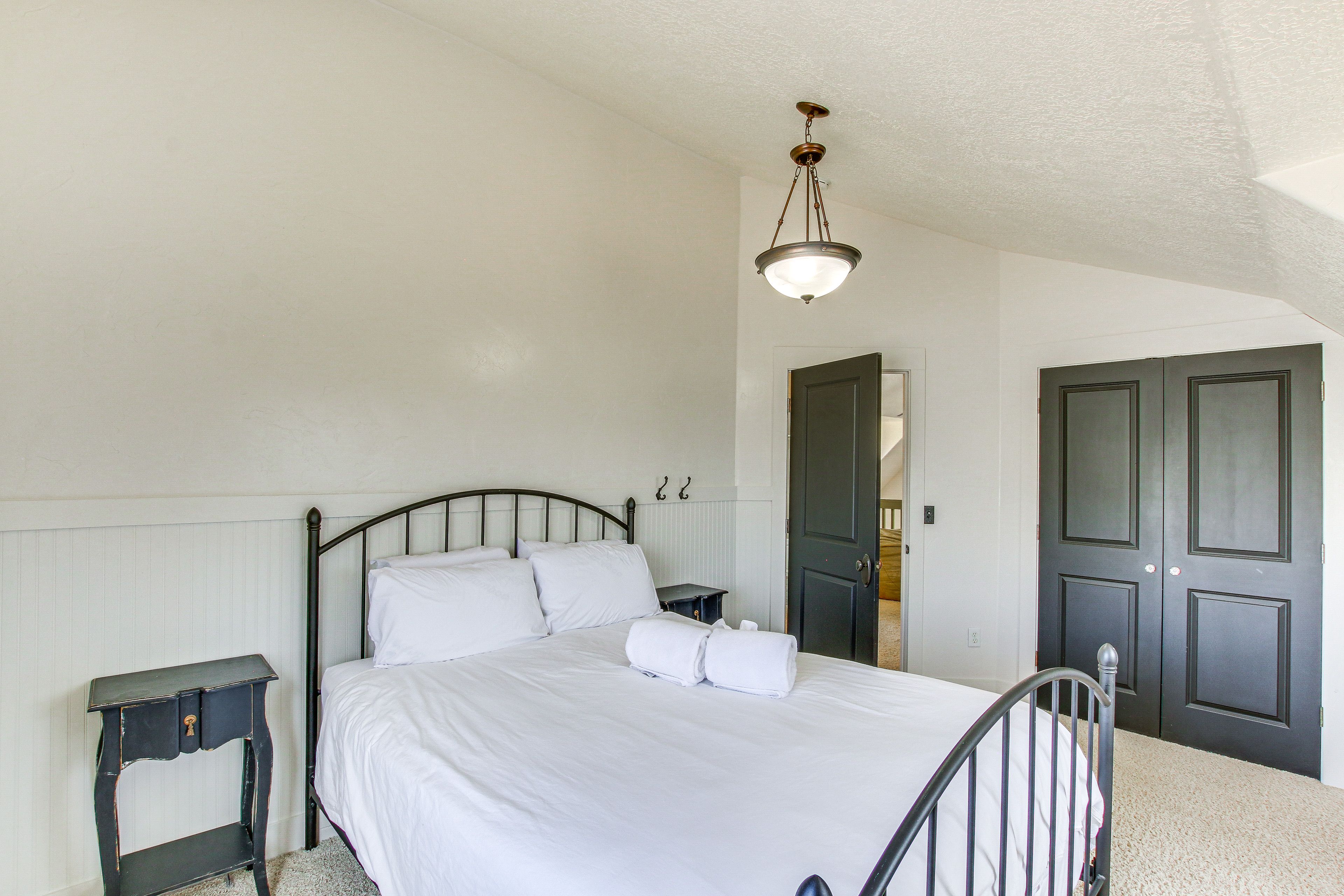 Bedroom 3 | Upper Level | Queen Bed