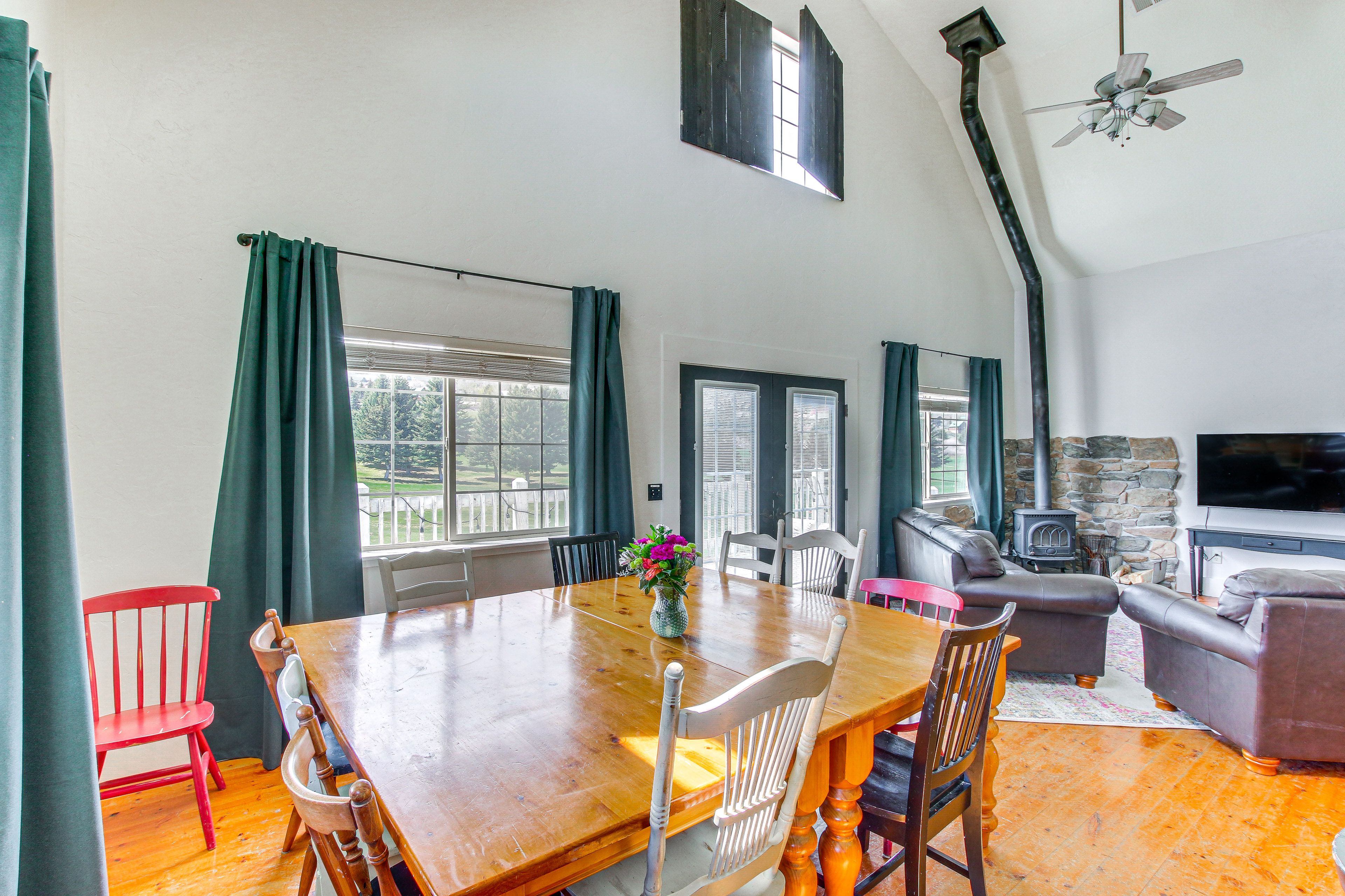 Dining Area | Dishes & Flatware Provided