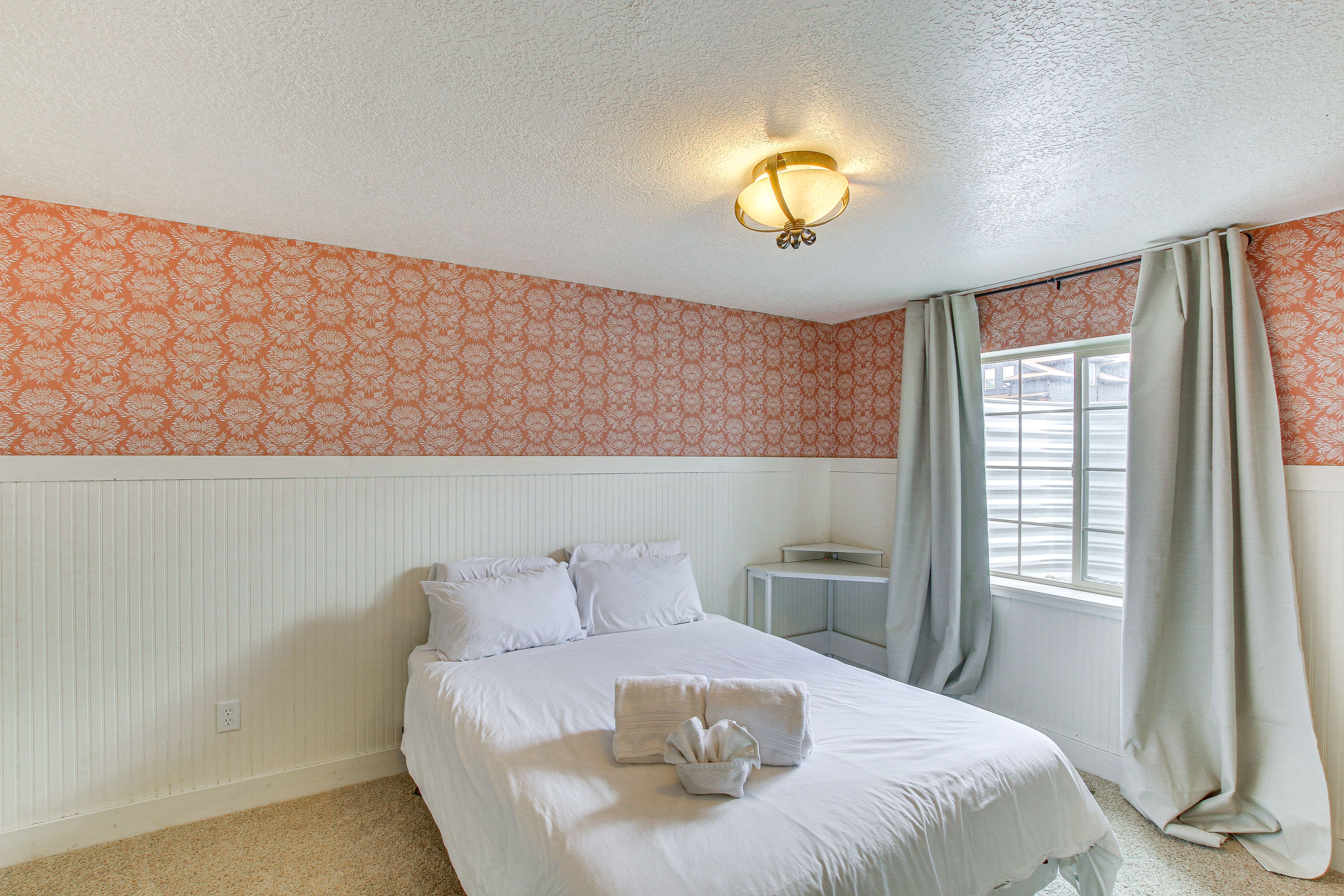 Bedroom 5 | Lower Level | Queen Bed