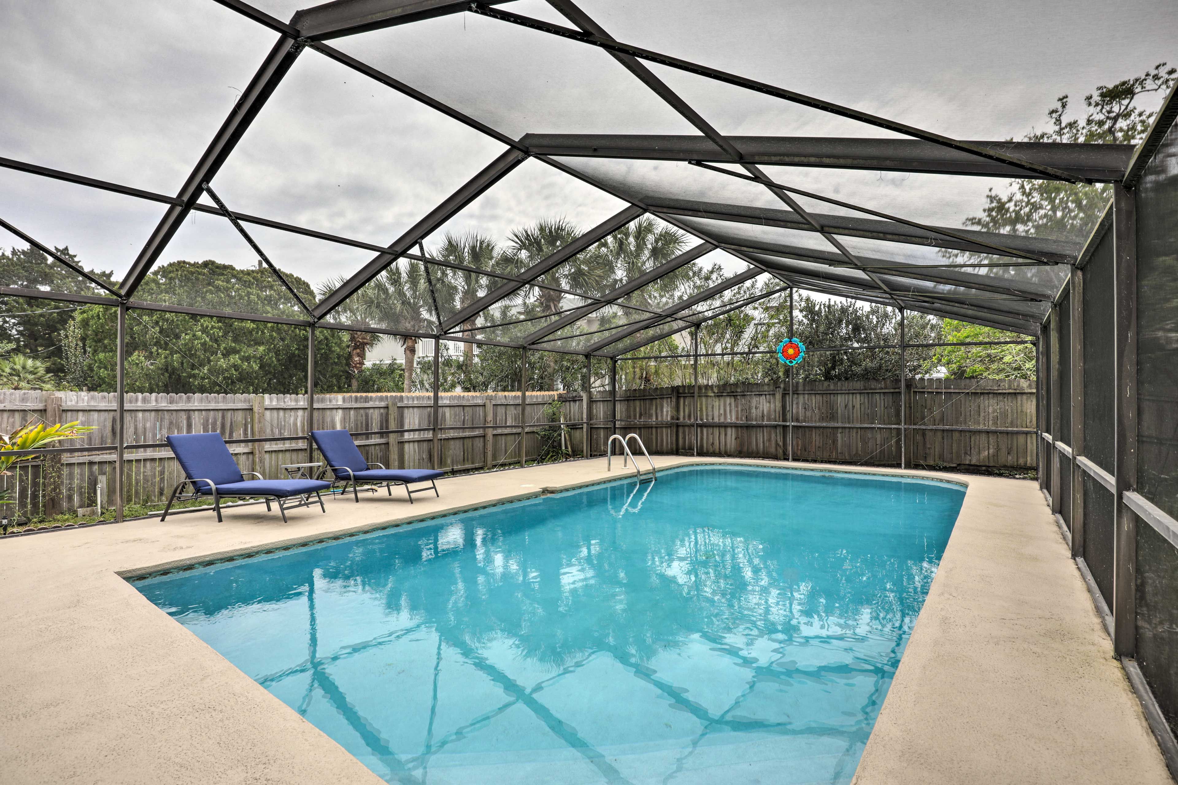 Private Pool | Lanai | Sun Chairs