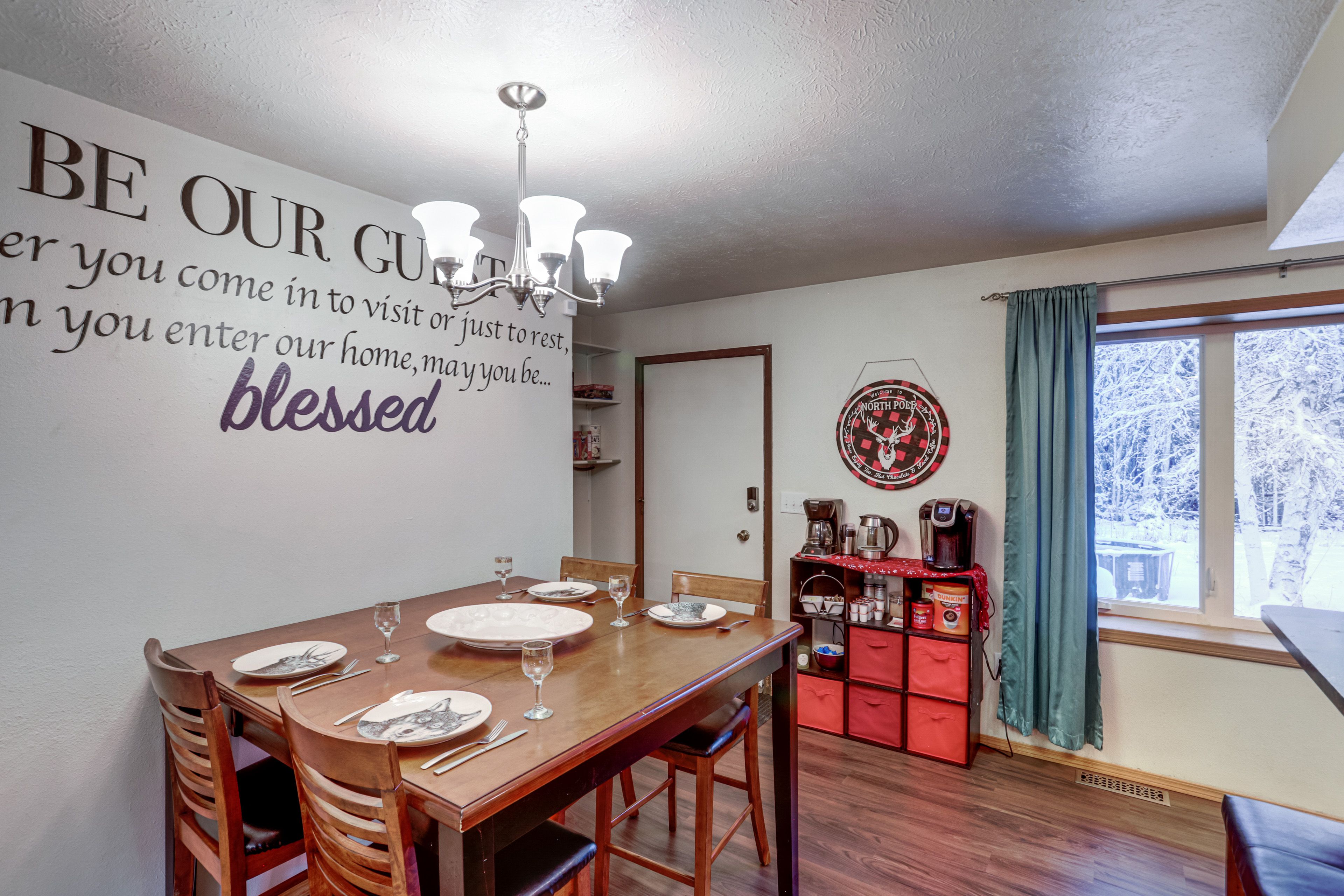 Dining Area | Dishware Provided