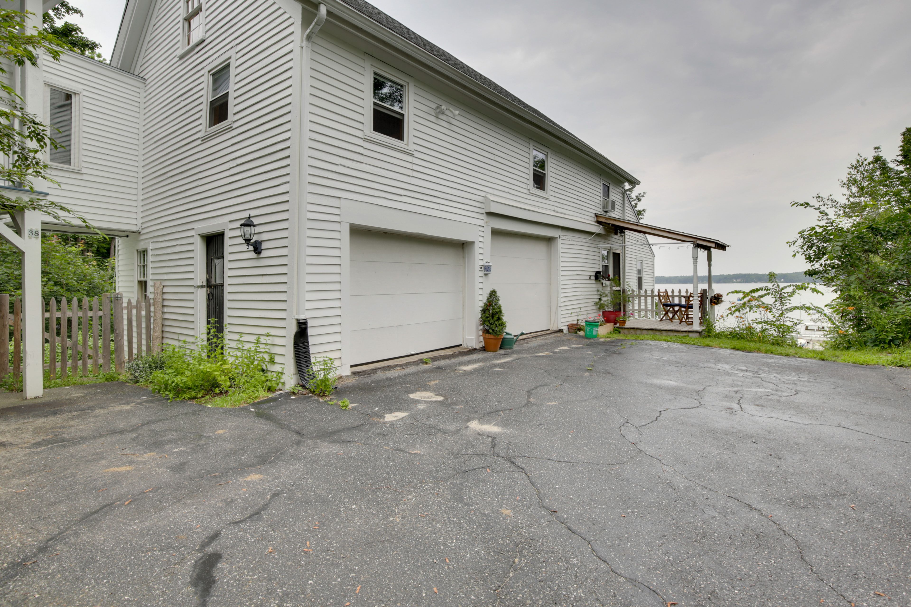 Parking | Driveway (1 Vehicle) | Street Parking