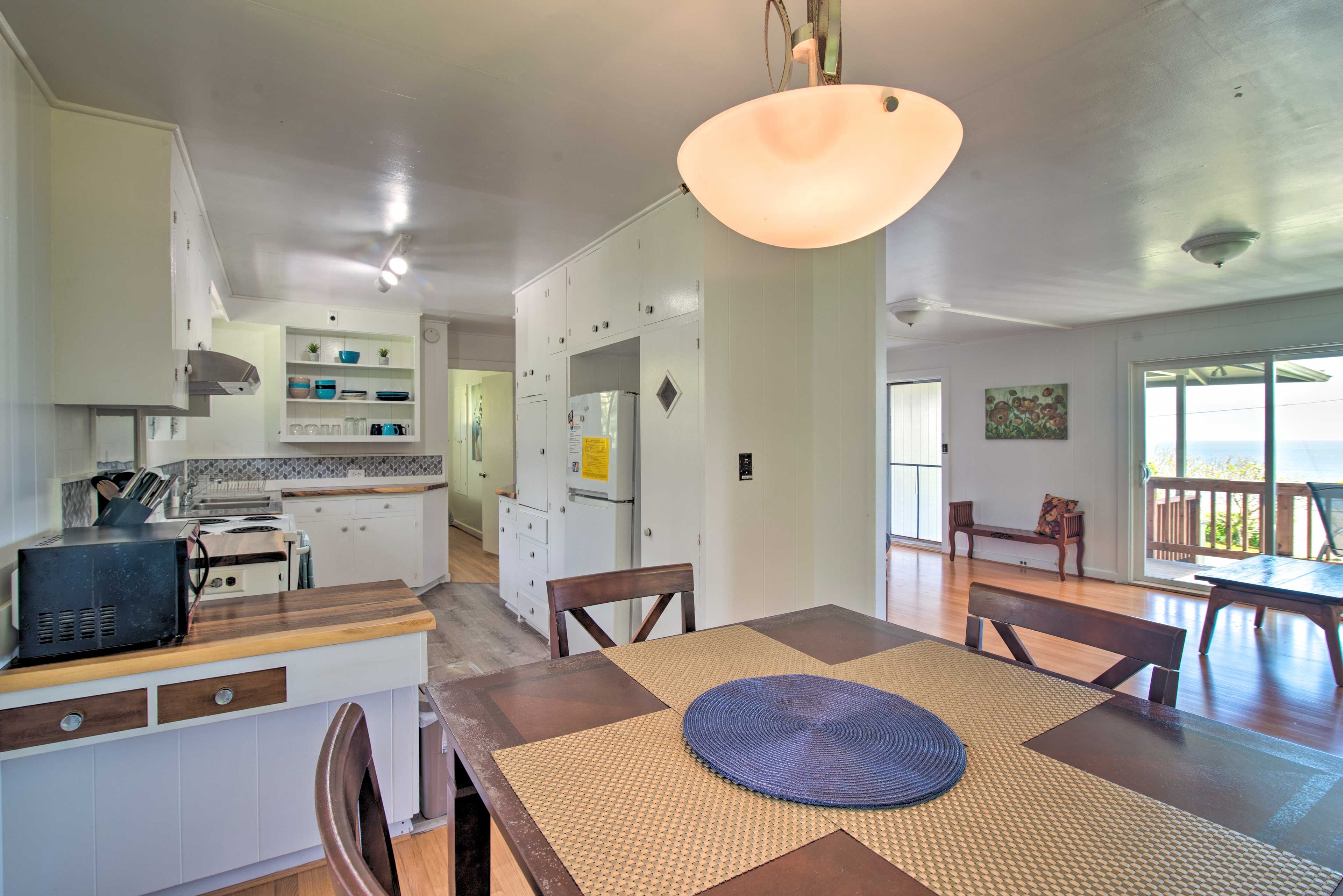 Kitchen | Fully Equipped | Dishware/Flatware | Pots/Pans