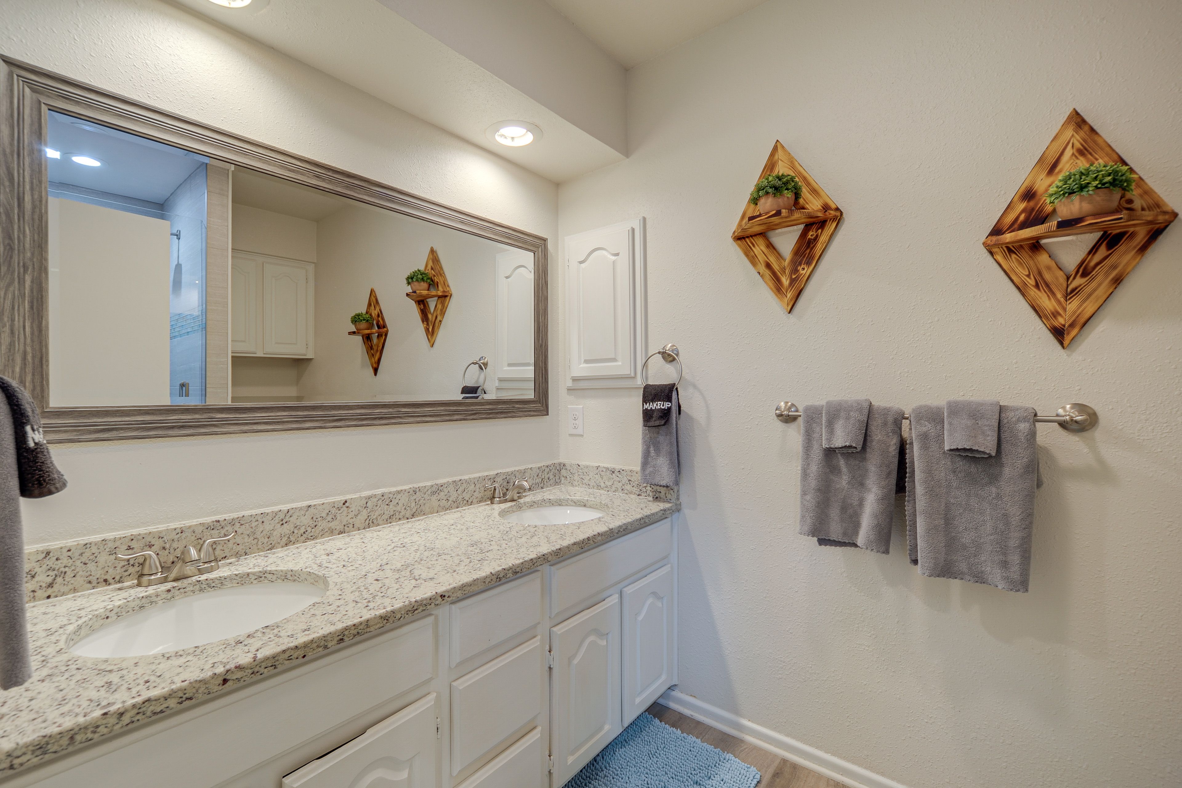 En-Suite Bathroom | 2nd Floor