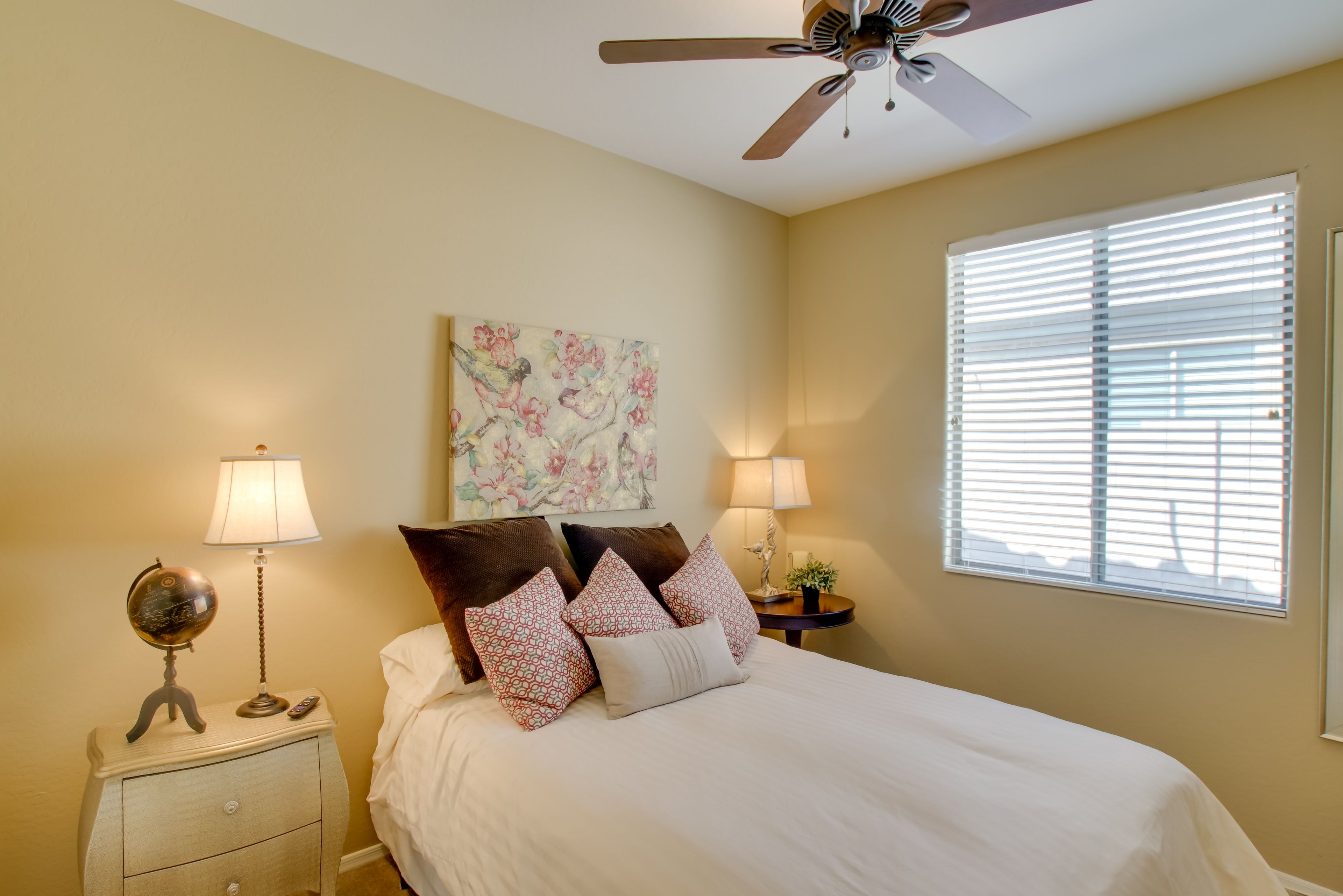 Bedroom 2 | Queen Bed