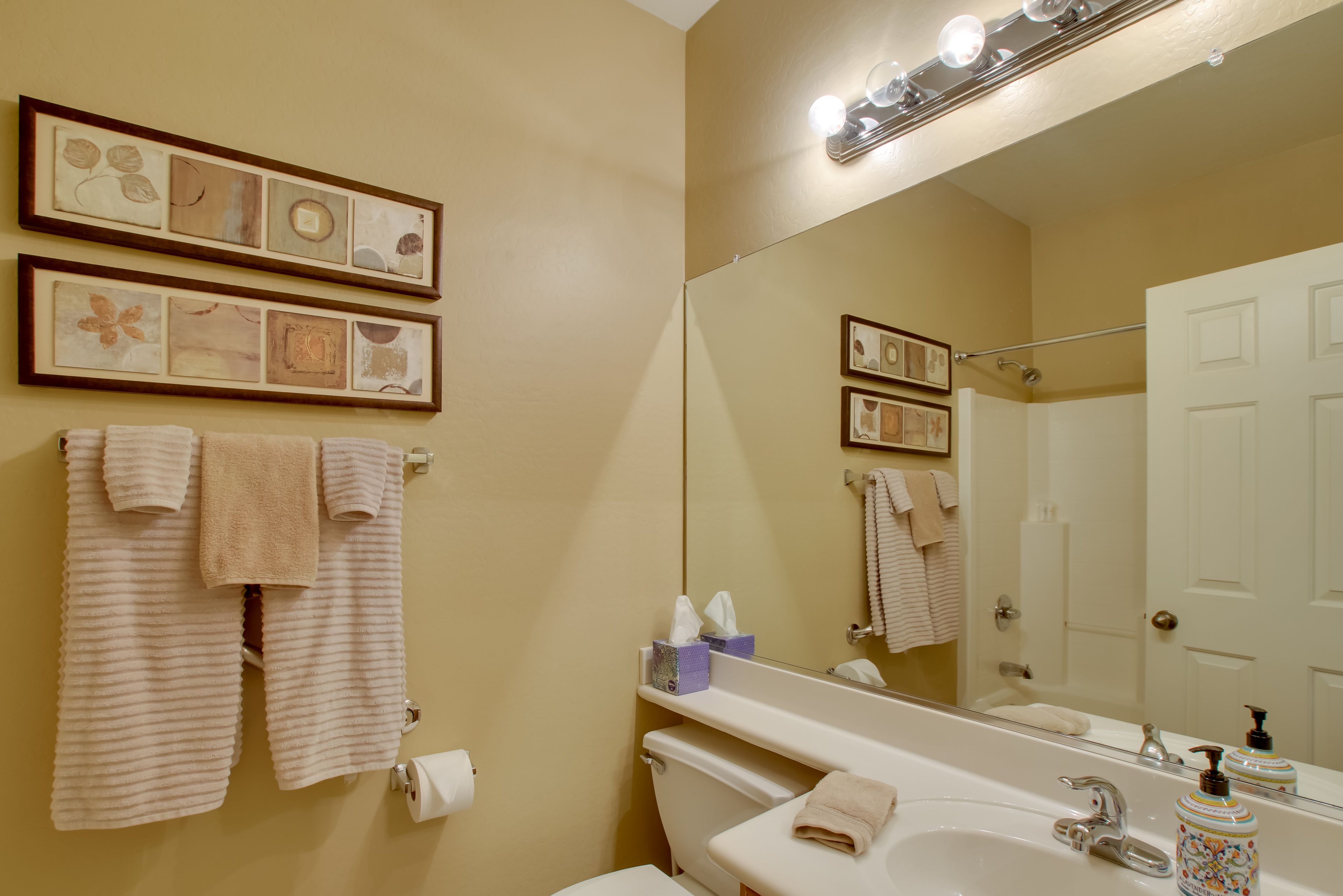 Full Bathroom | Linens + Towels