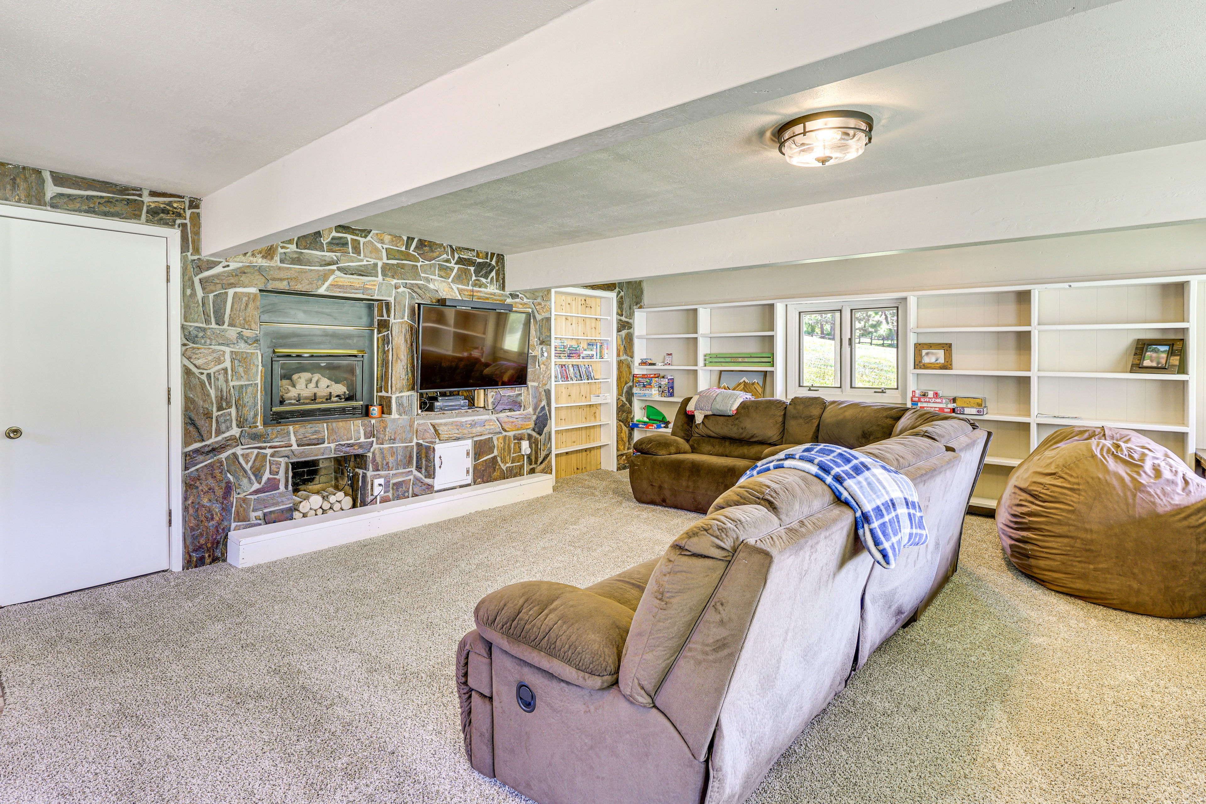 Downstairs Living Room | Basement | Gas Fireplace