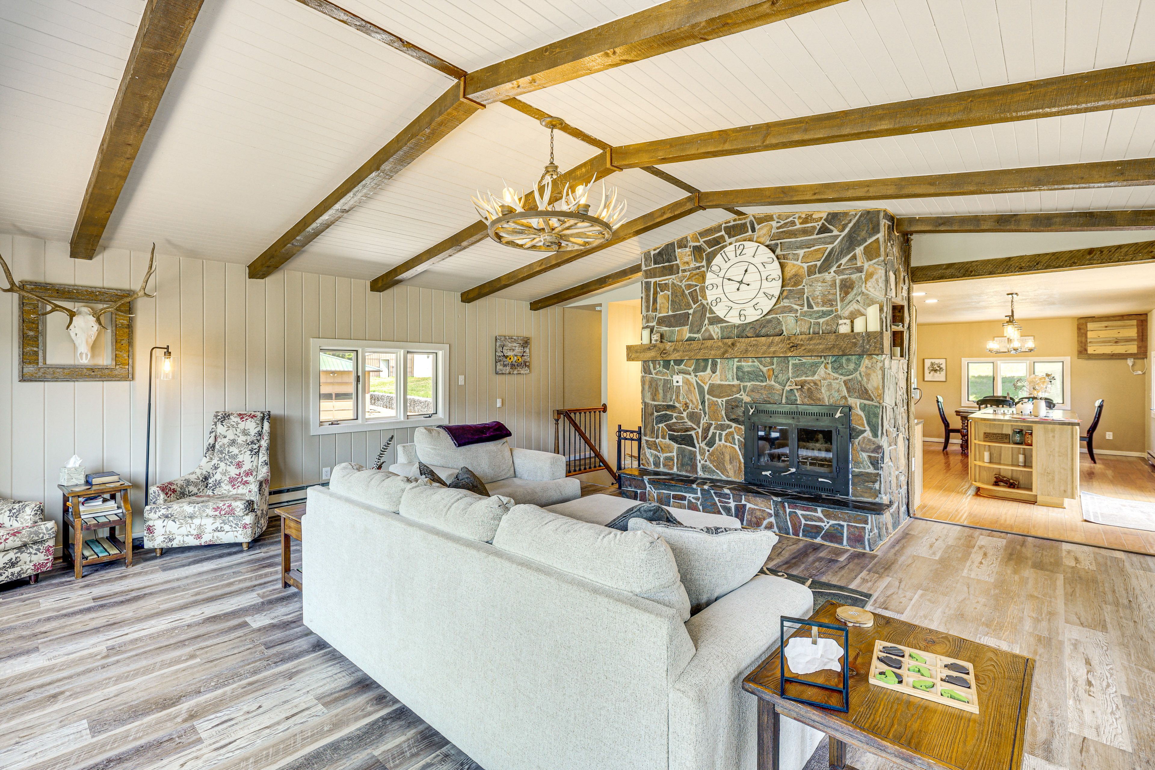 Moorcroft Vacation Rental | 3BR | 2BA | 2 Stories | 2,400 Sq Ft