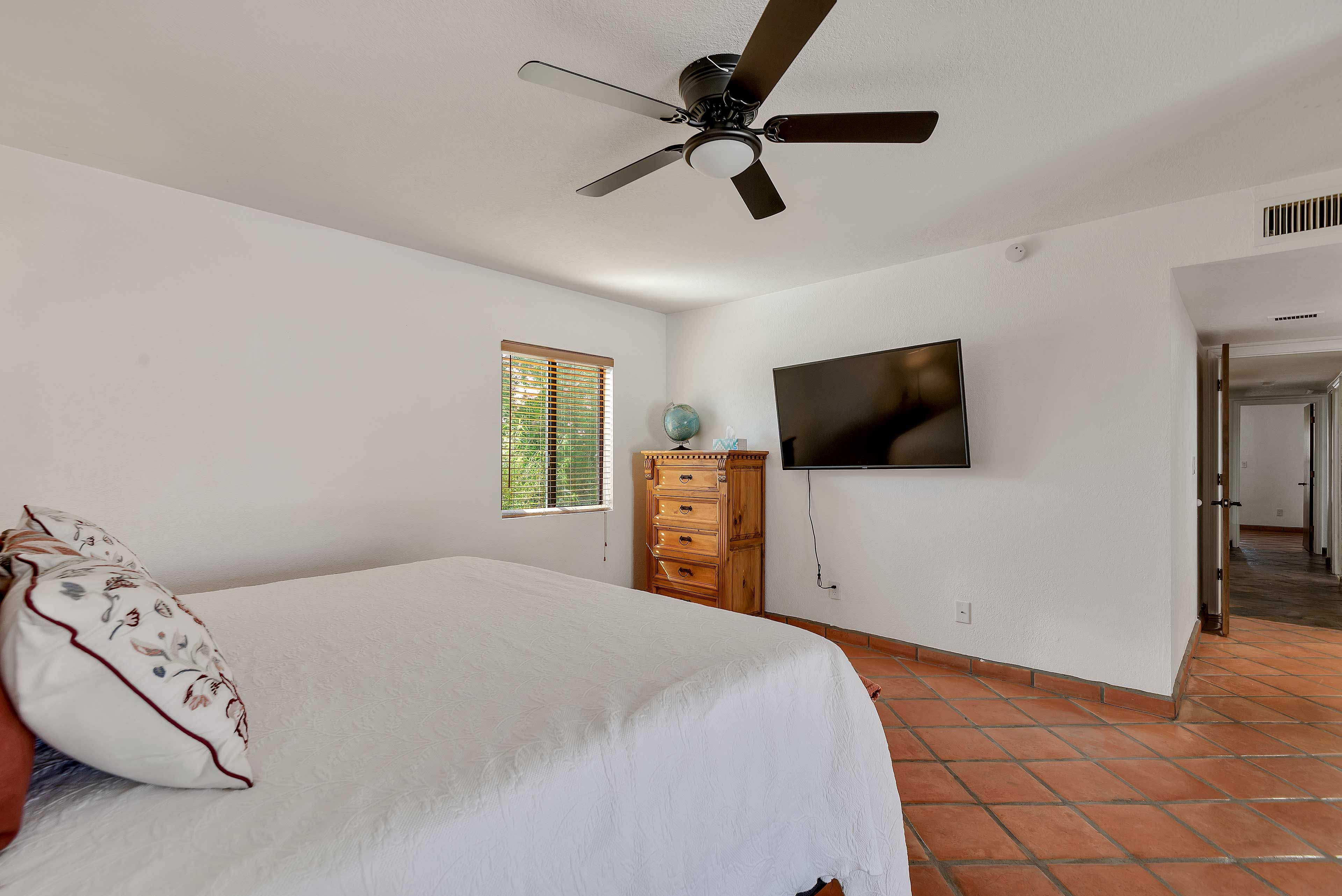 Bedroom 1 | Smart TV
