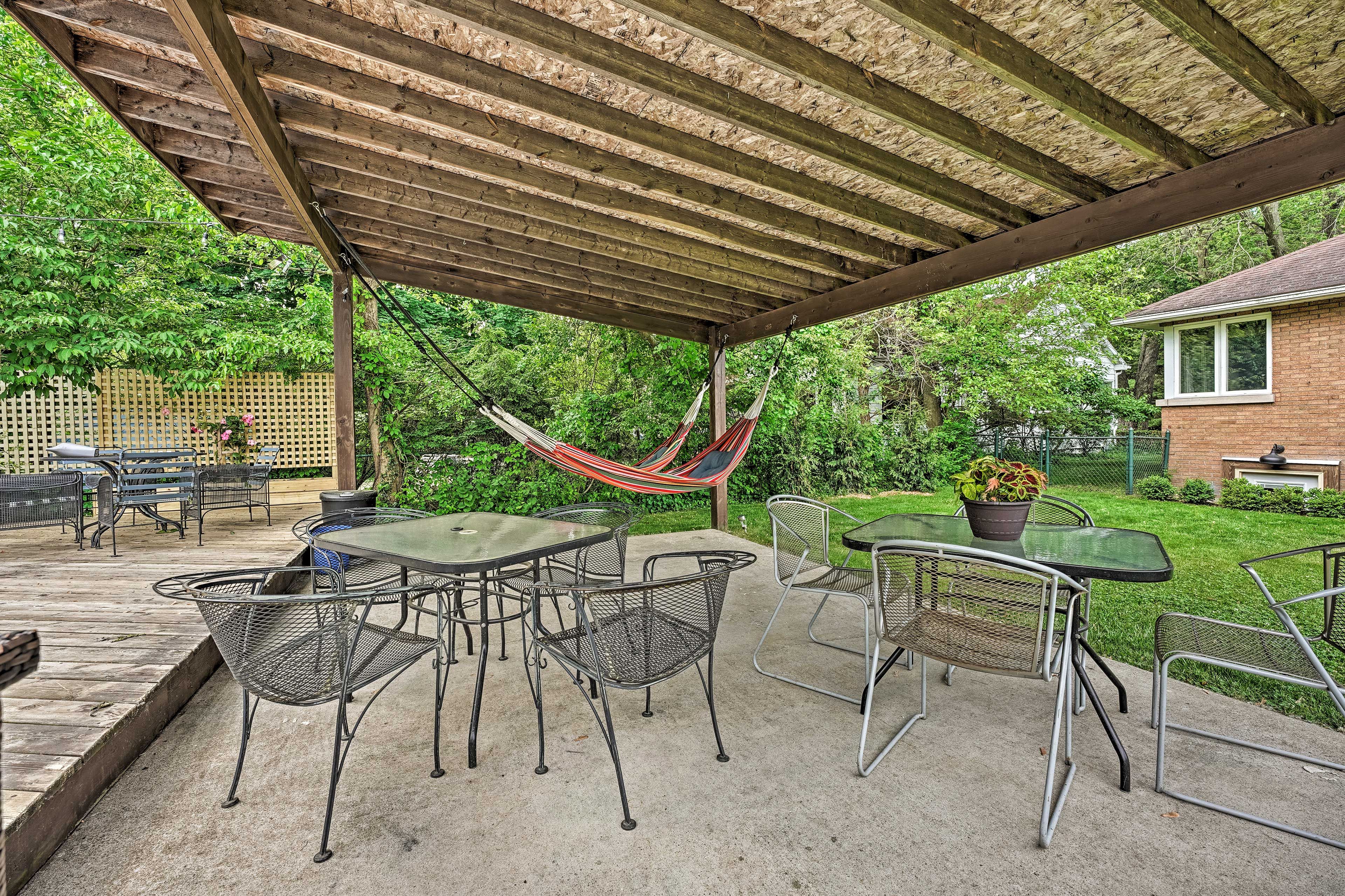 Covered Patio | 4 Hammocks