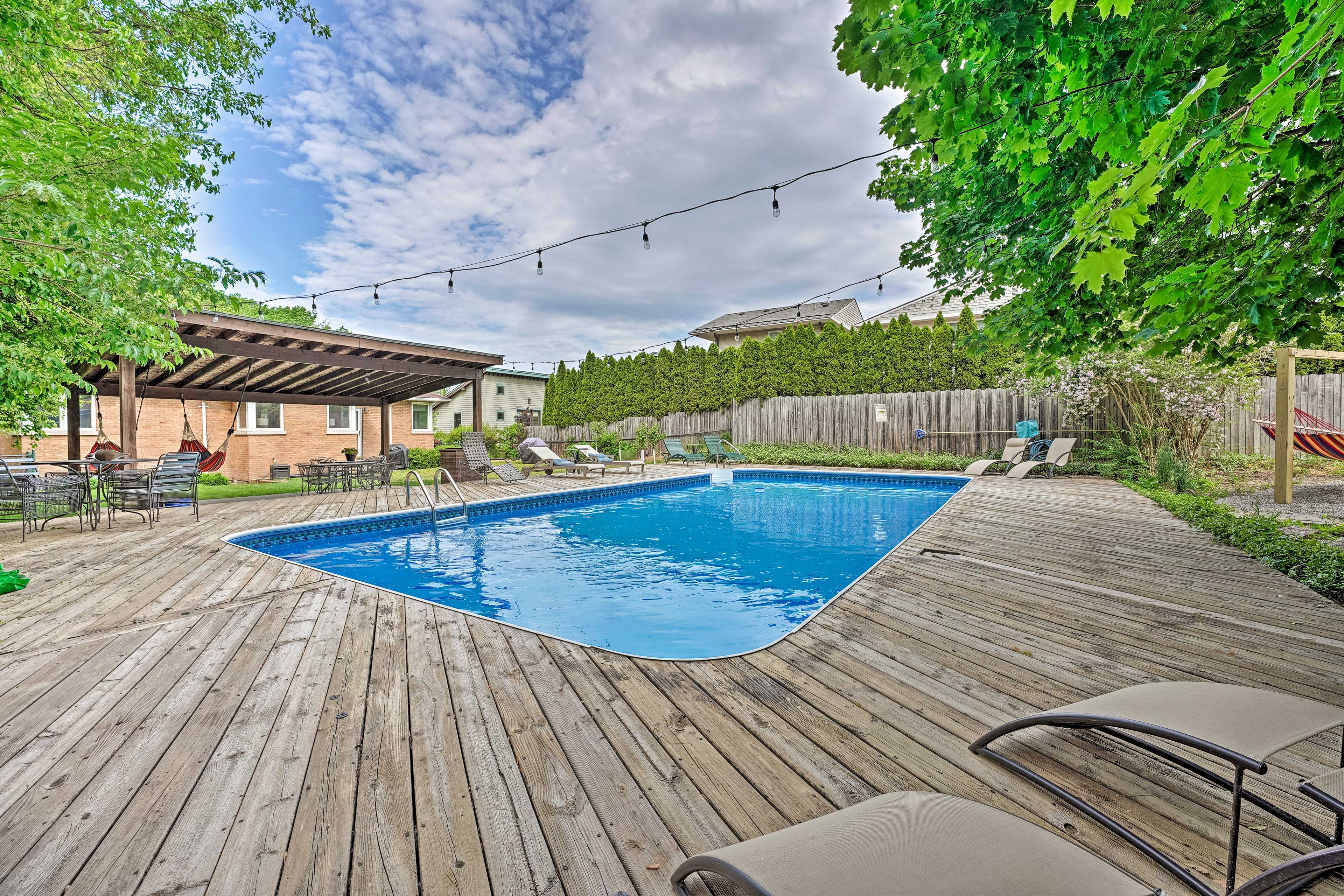 Pool (May 1-October 1) | Heated w/ Addt'l Nightly Fee (Optional)