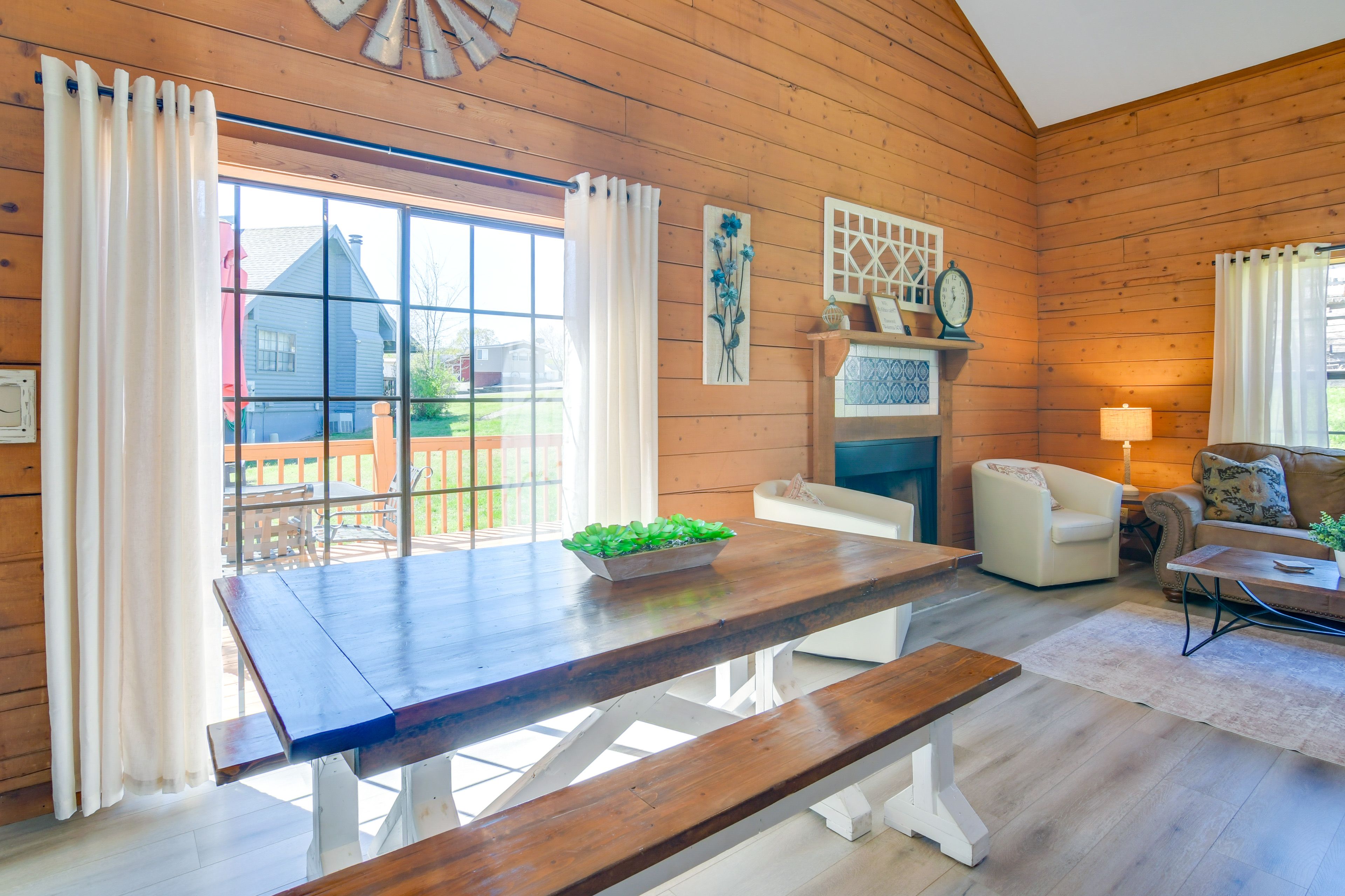 Dining Area | Dishware & Flatware Provided
