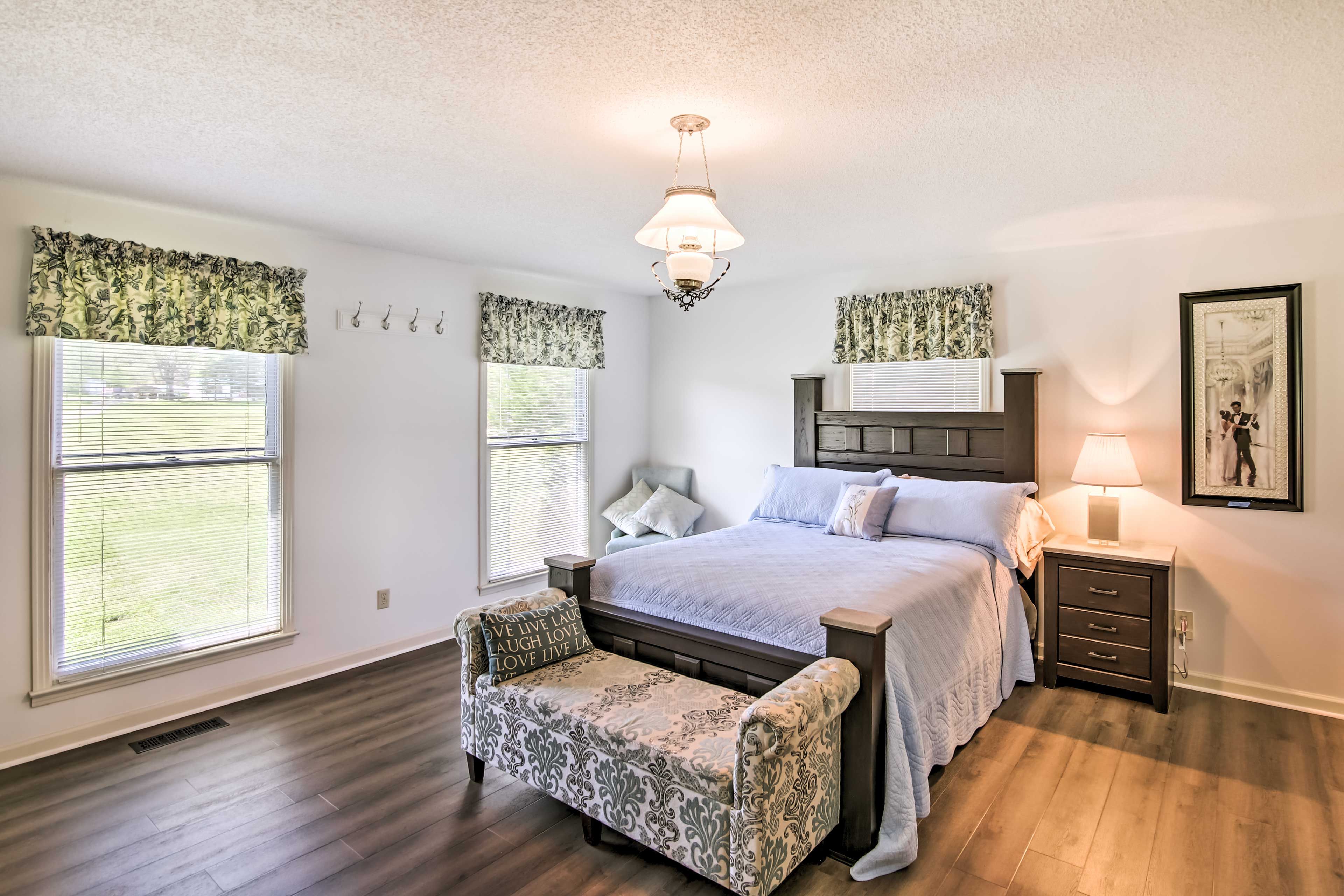 Bedroom 1 | Queen Bed | En-Suite Bathroom