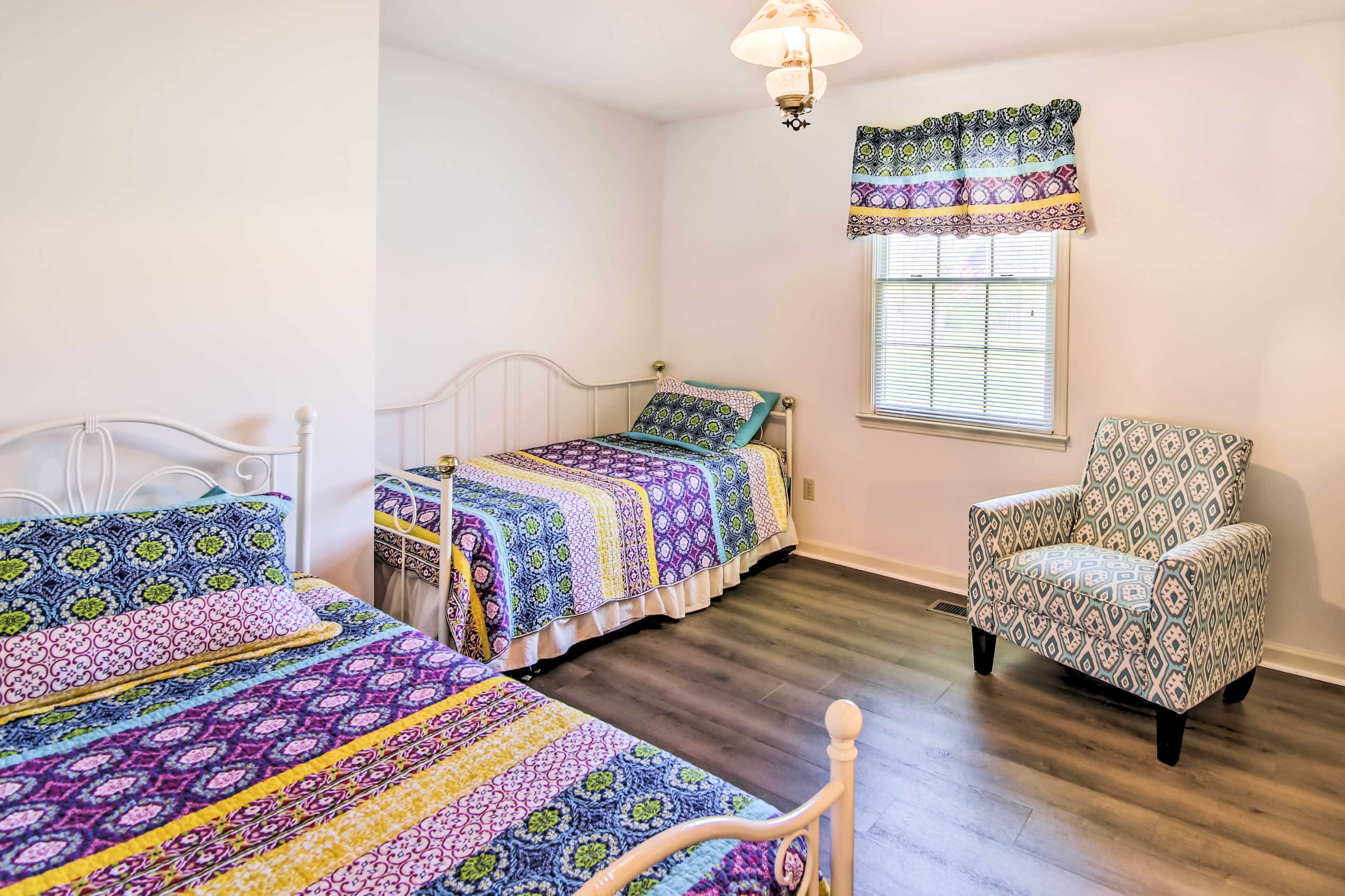 Bedroom 2 | 2 Twin Beds | Twin Trundle