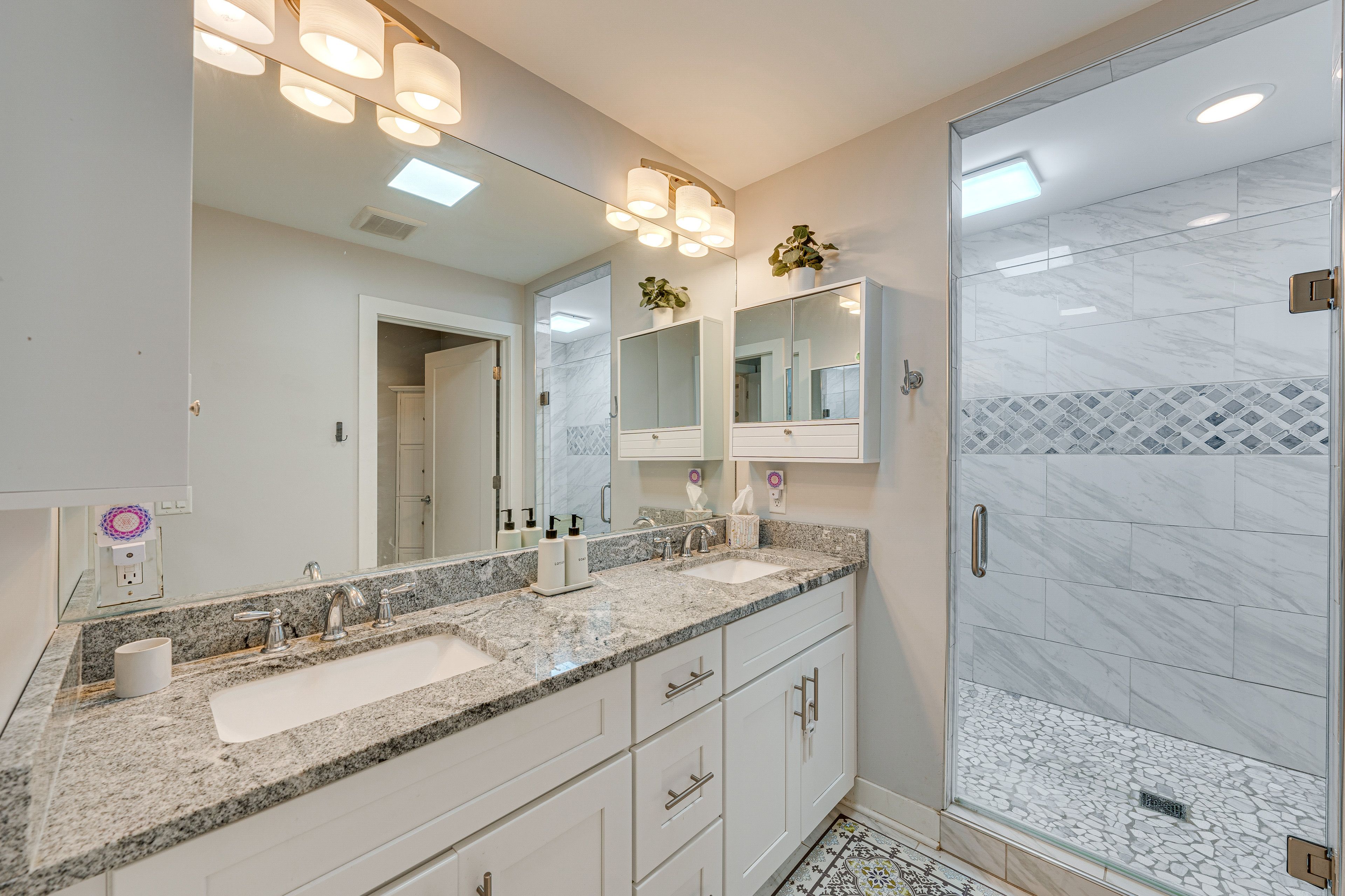 En-Suite Bathroom | Towels Provided | Main Level