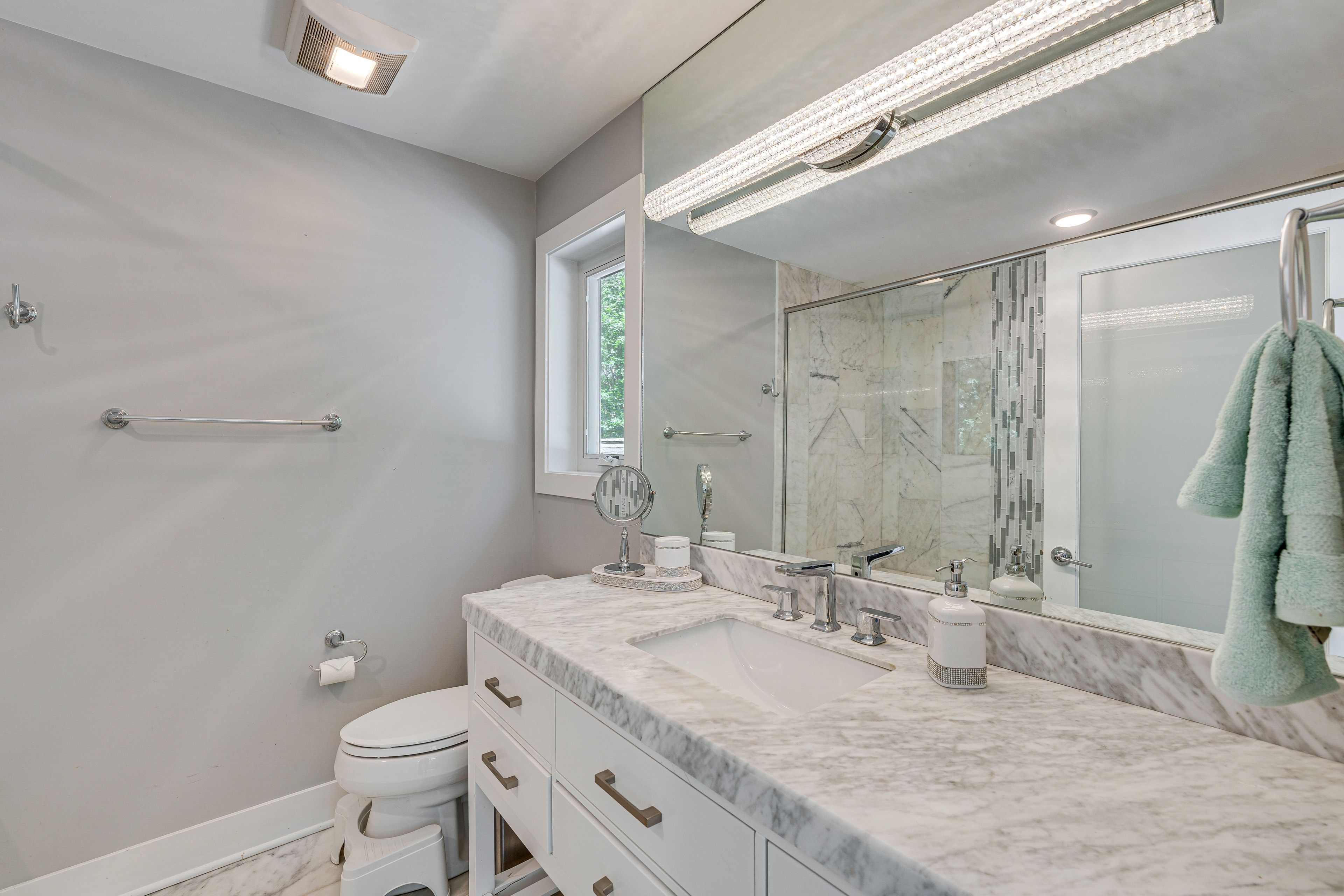 En-Suite Bathroom | Upper Level
