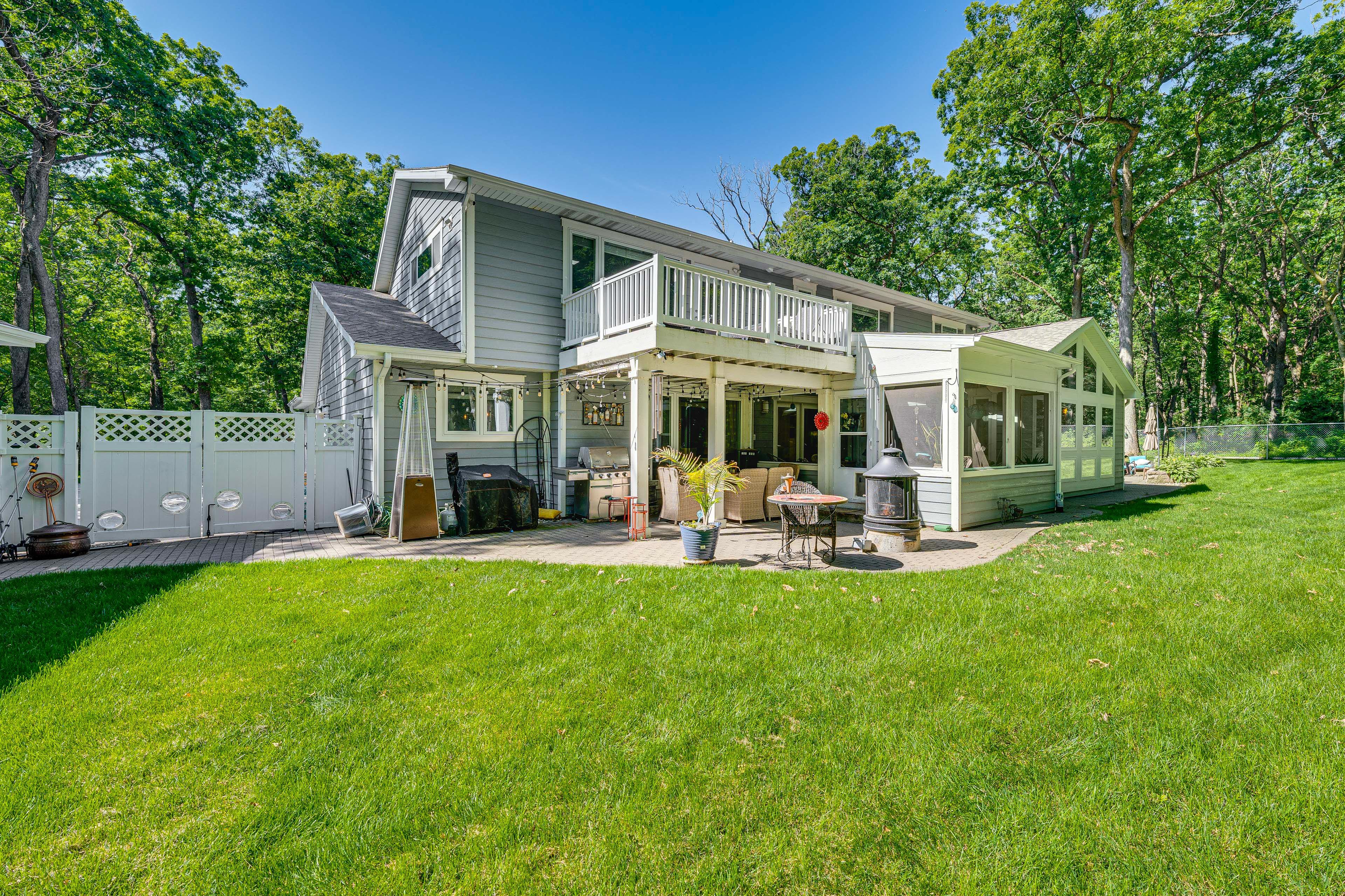 Private Yard | Outdoor Seating | Fire Pit