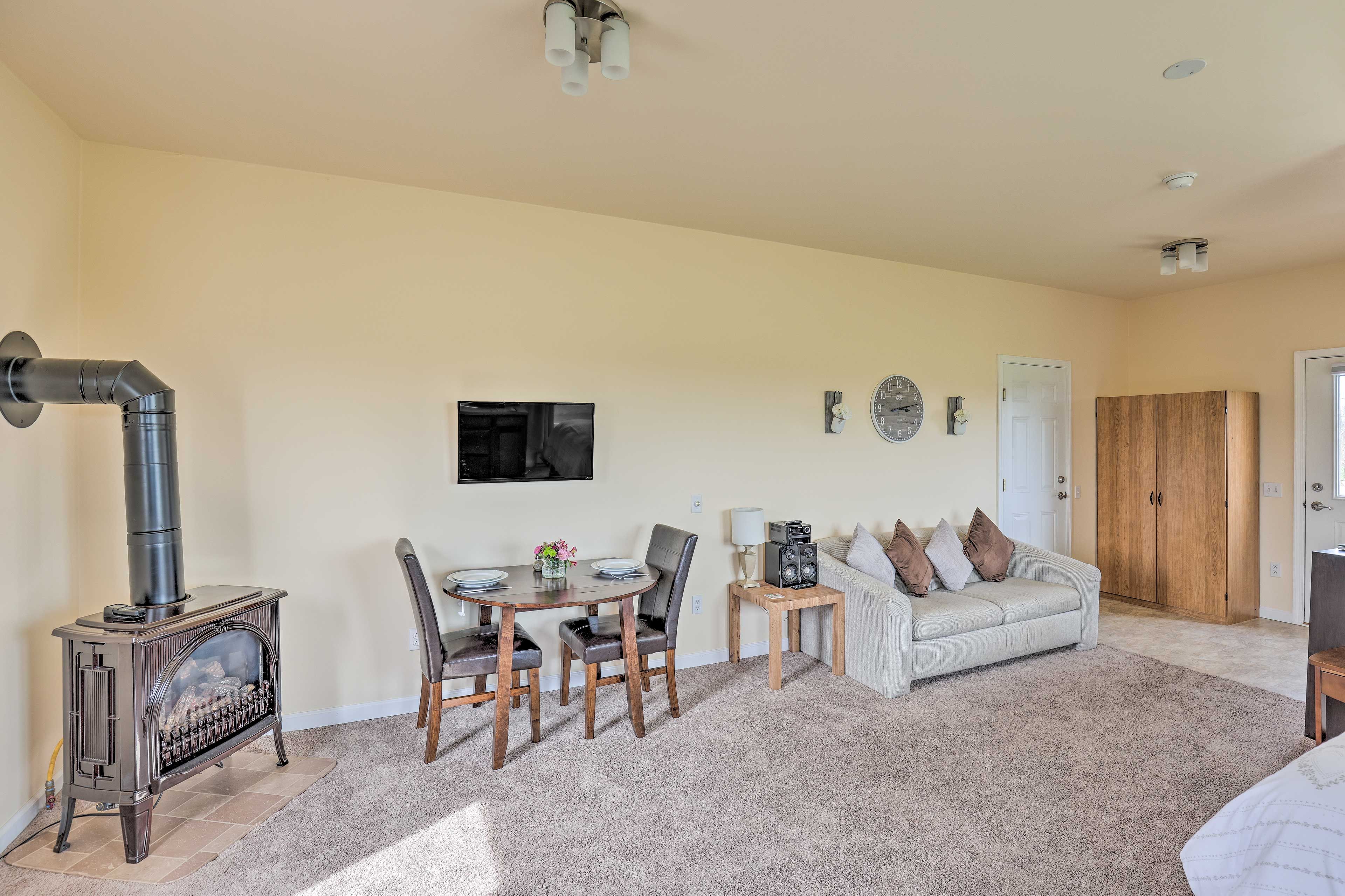 Geneva Vacation Rental | 1BA | Studio | 420 Sq Ft | 2 Steps to Access