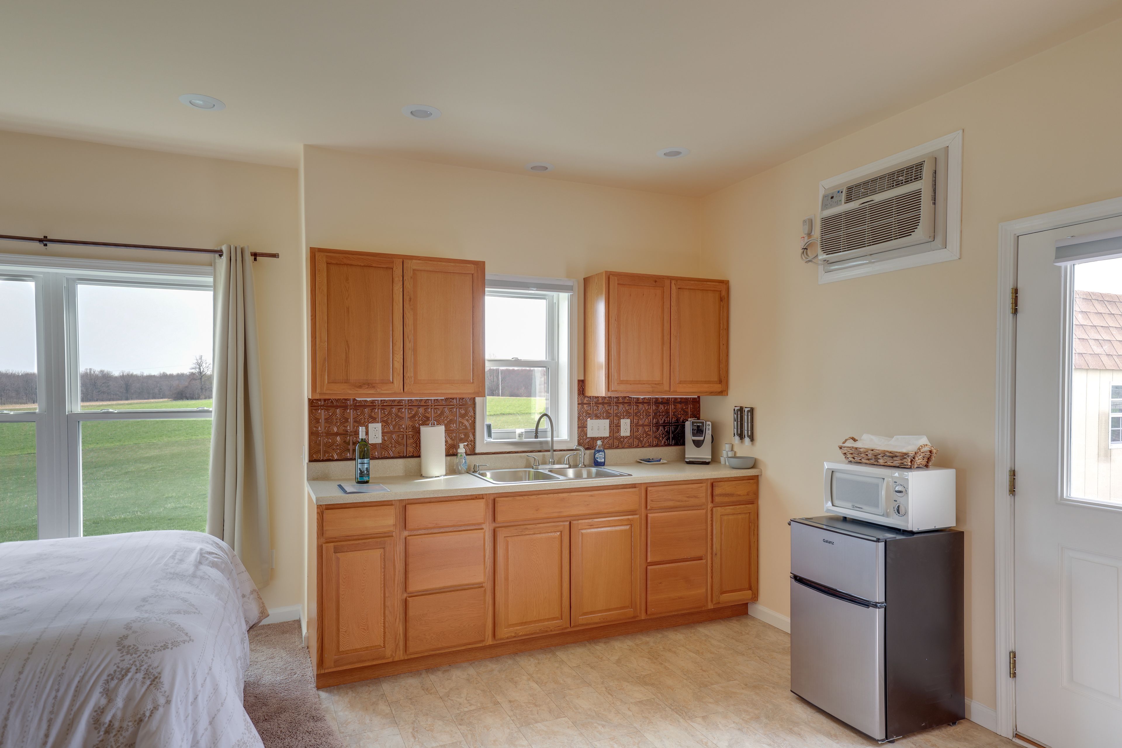 Kitchenette | Well-Equipped