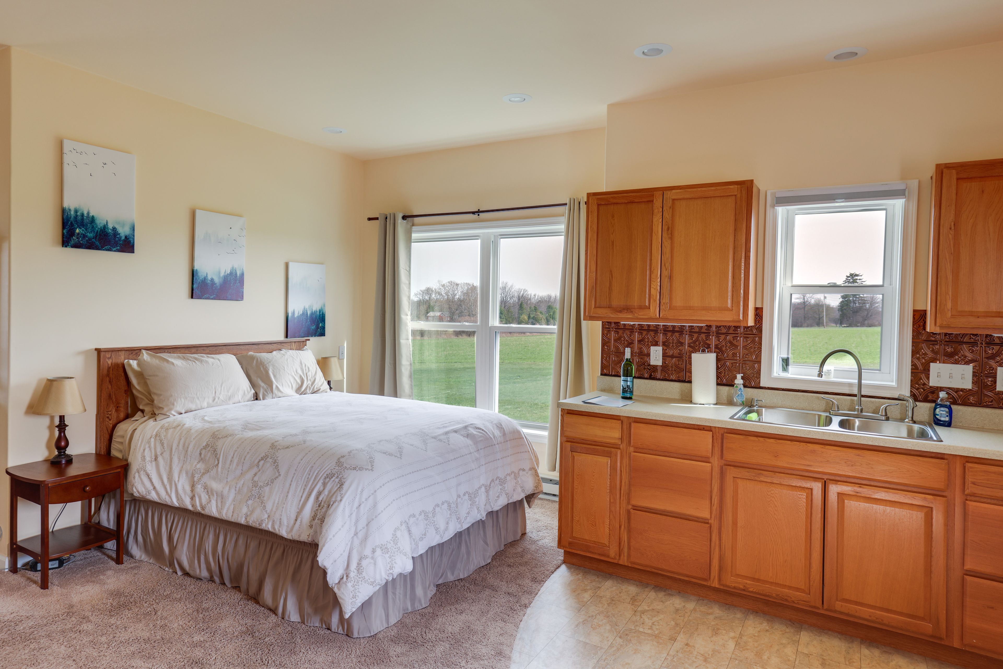 Studio | Queen Bed | Linens Provided