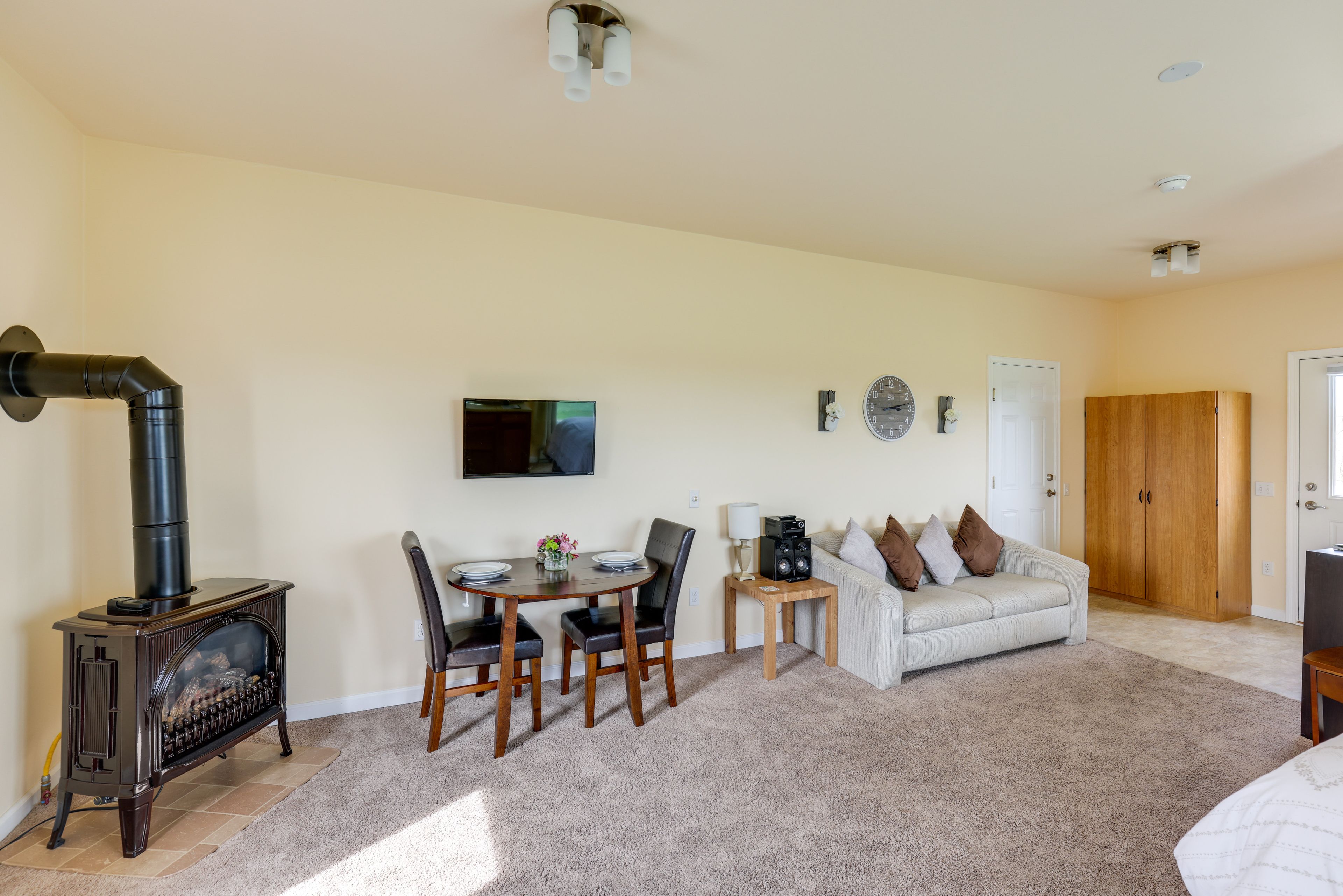 Geneva Vacation Rental | 1BA | Studio | 420 Sq Ft | 2 Steps to Access