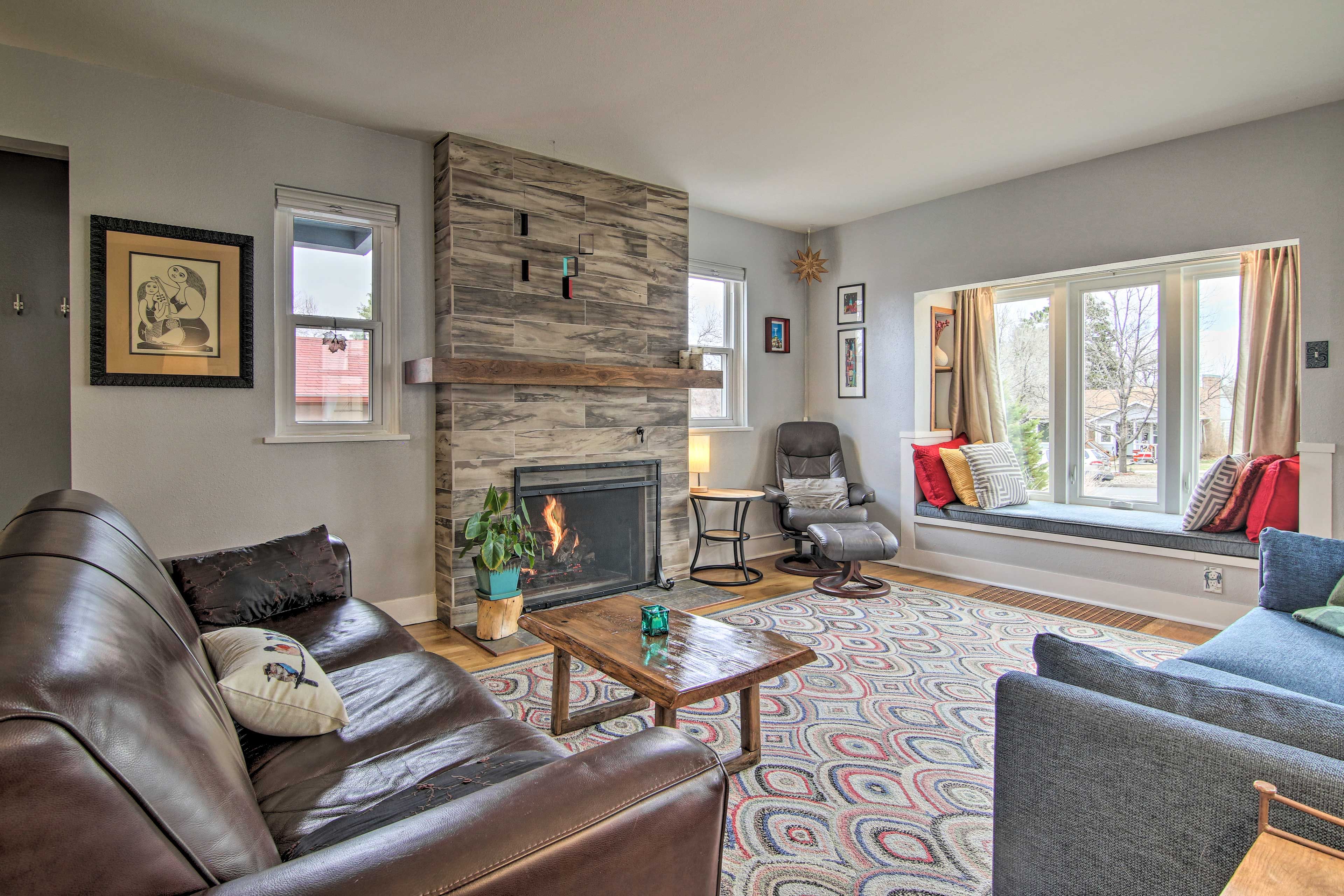 Living Room | Gas Fireplace