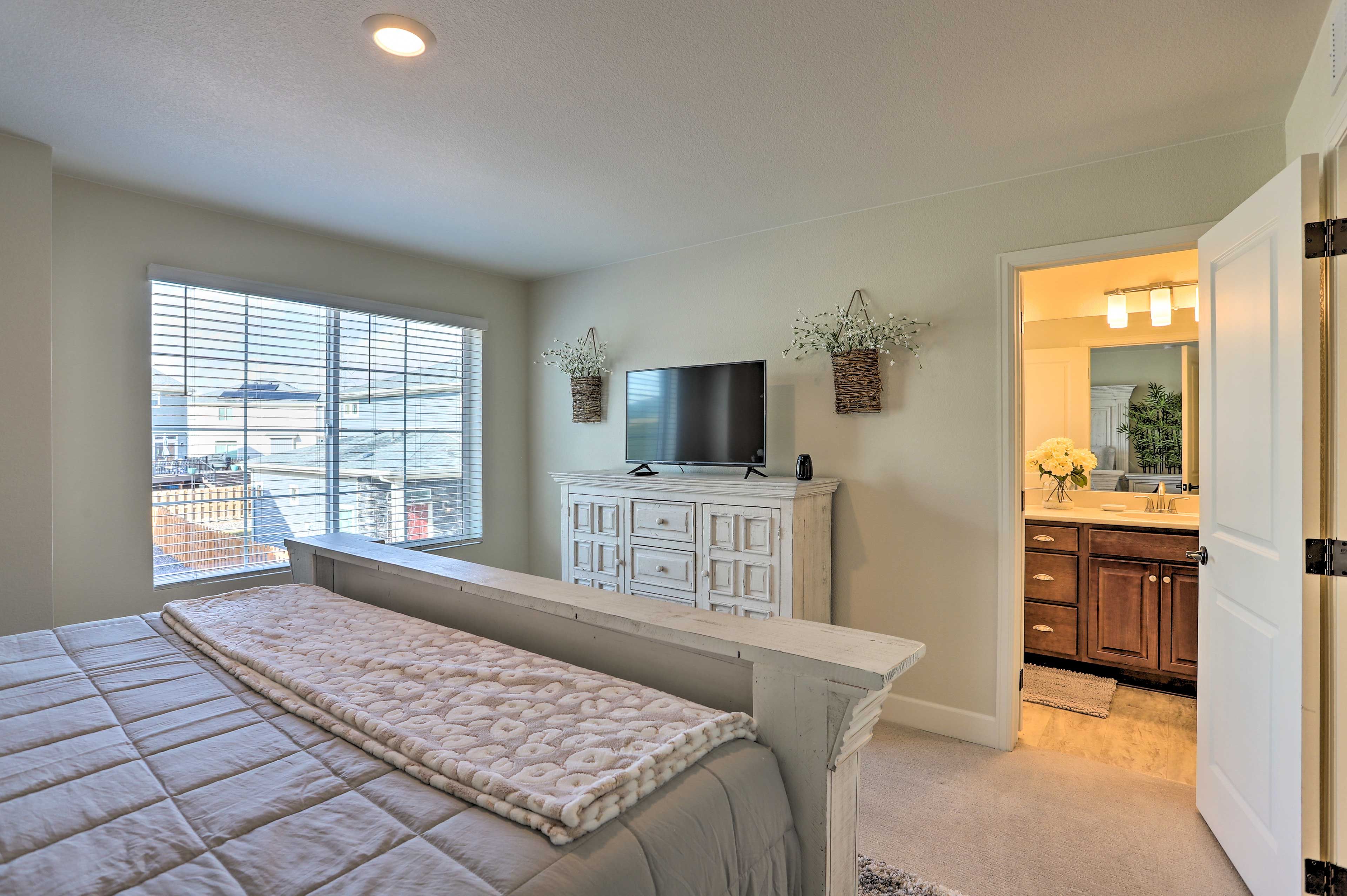 Bedroom 1 | Smart TV | En-Suite Bathroom