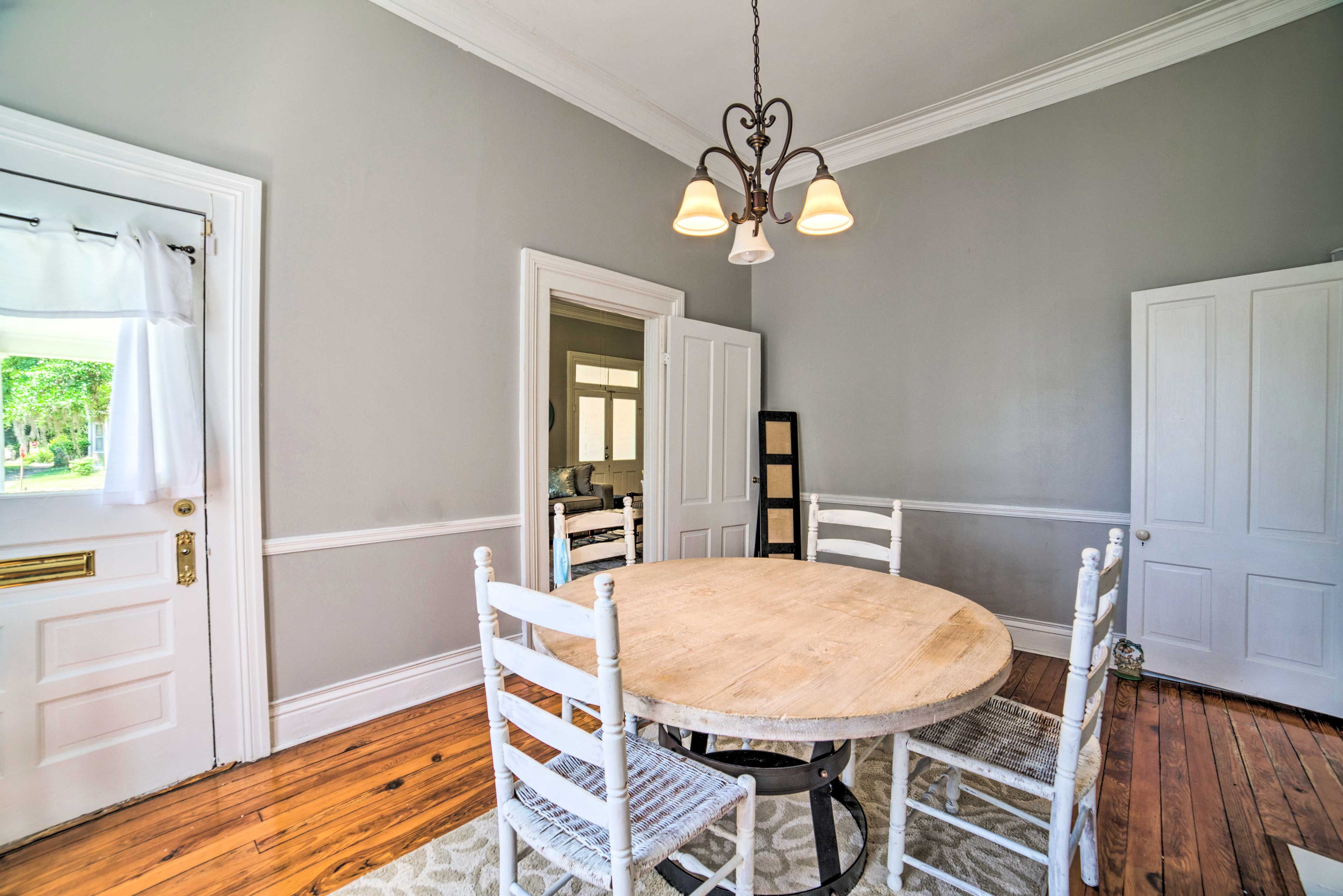 Dining Room | Dishware & Flatware Provided