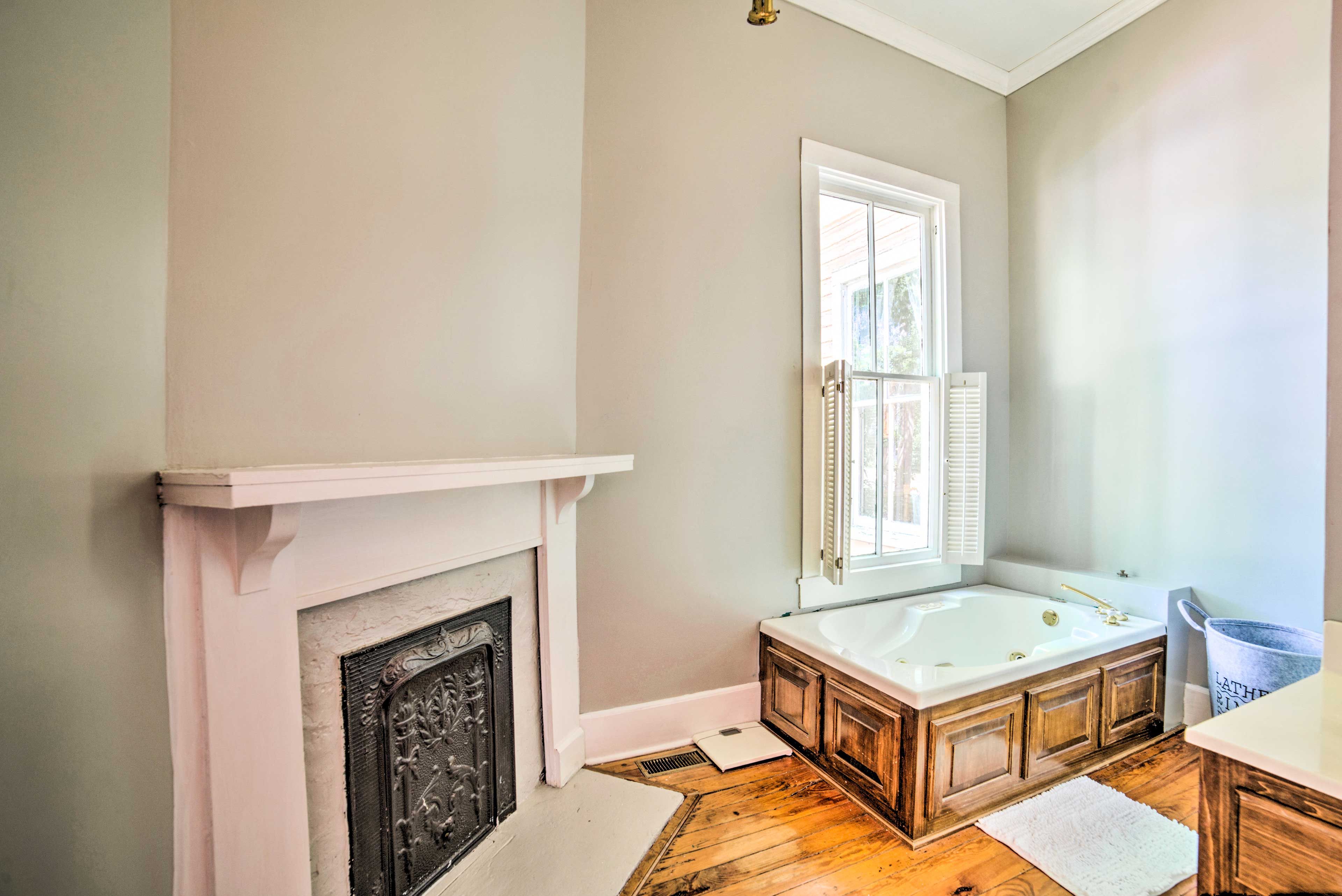 En-Suite Bathroom | Jetted Tub