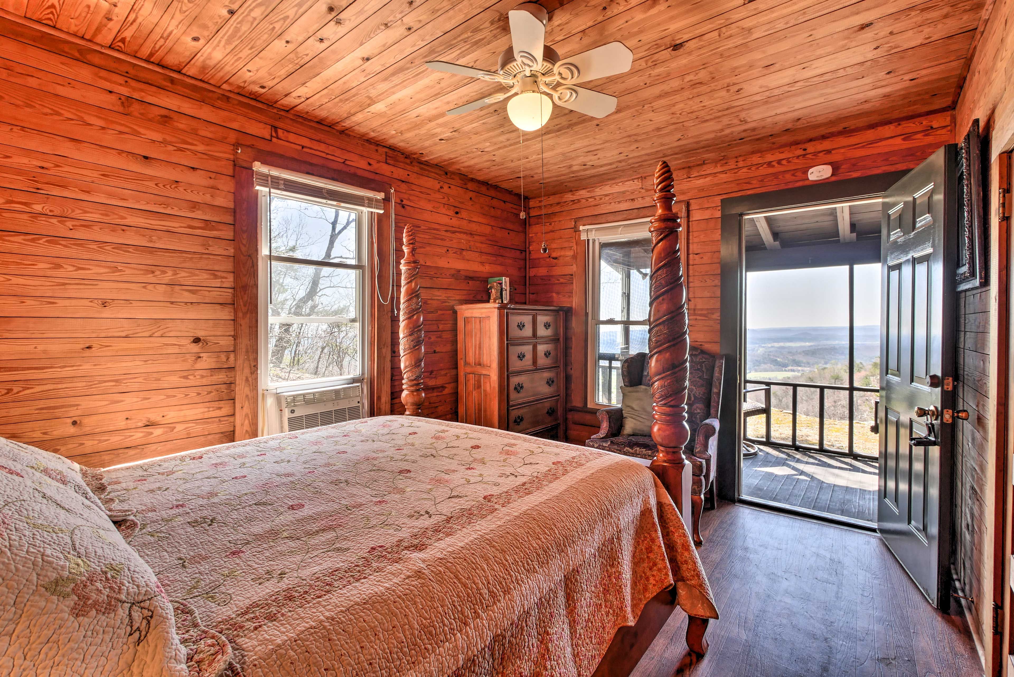 Bedroom | Linens Provided