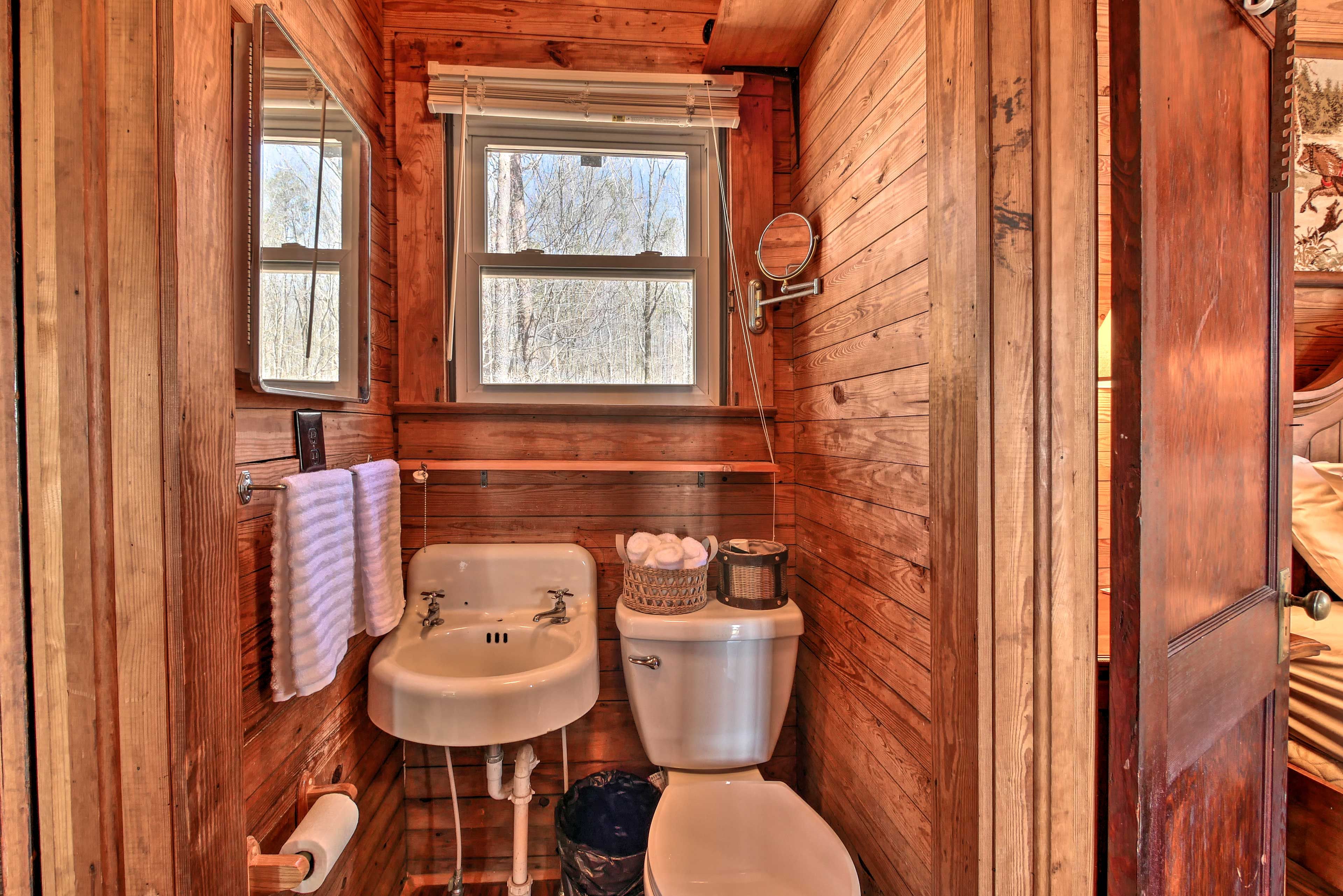En-Suite Bathroom | Towels Provided