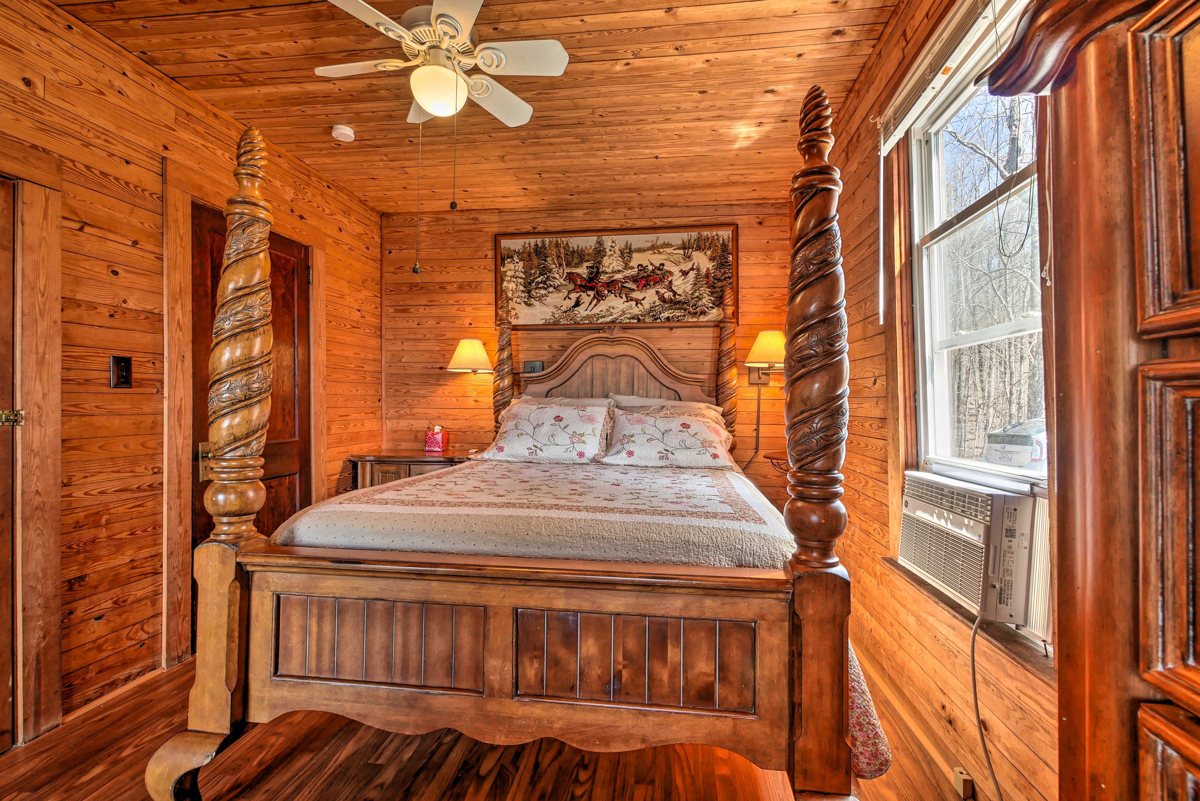 Bedroom | Queen Bed