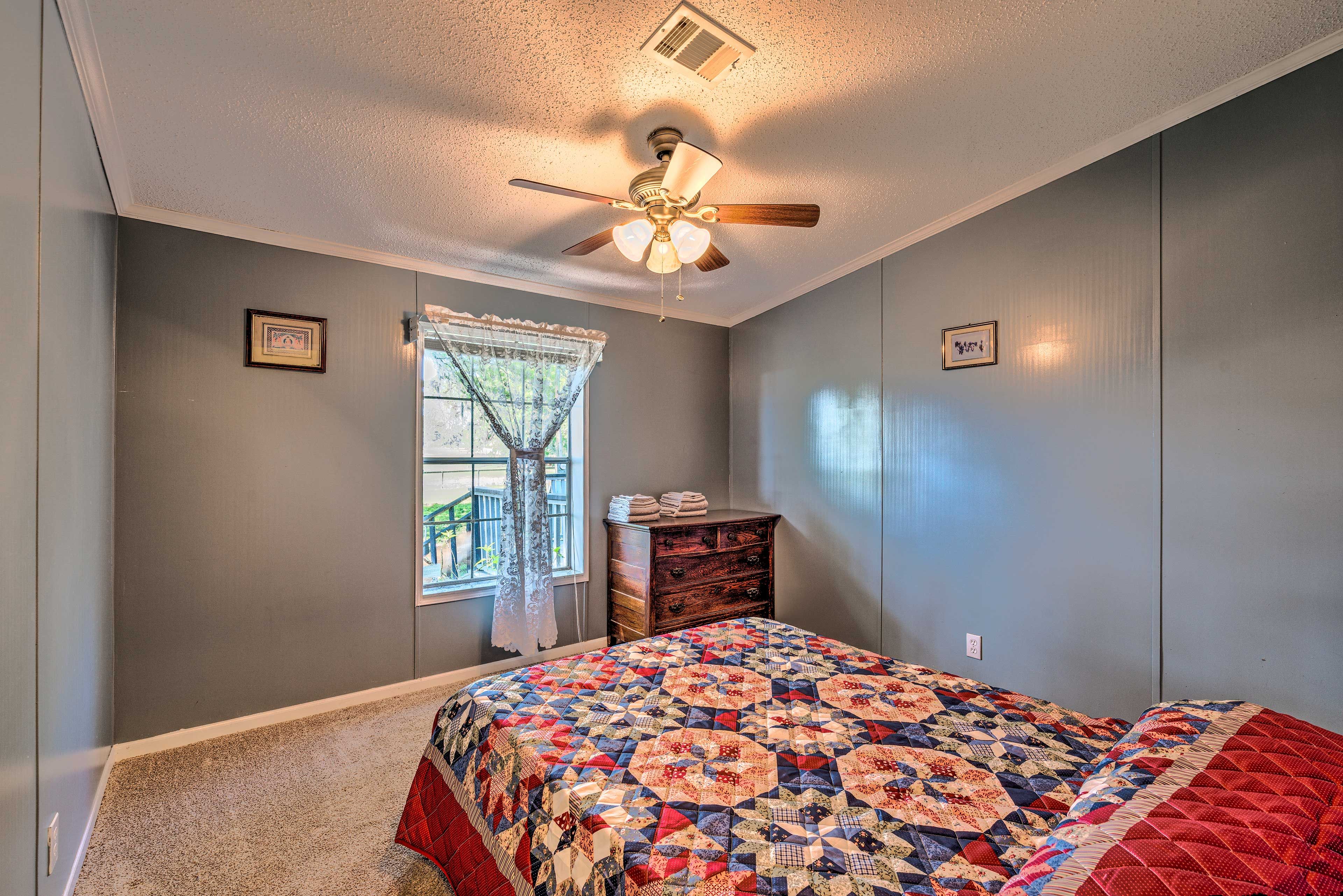 Bedroom 3 | Queen Bed