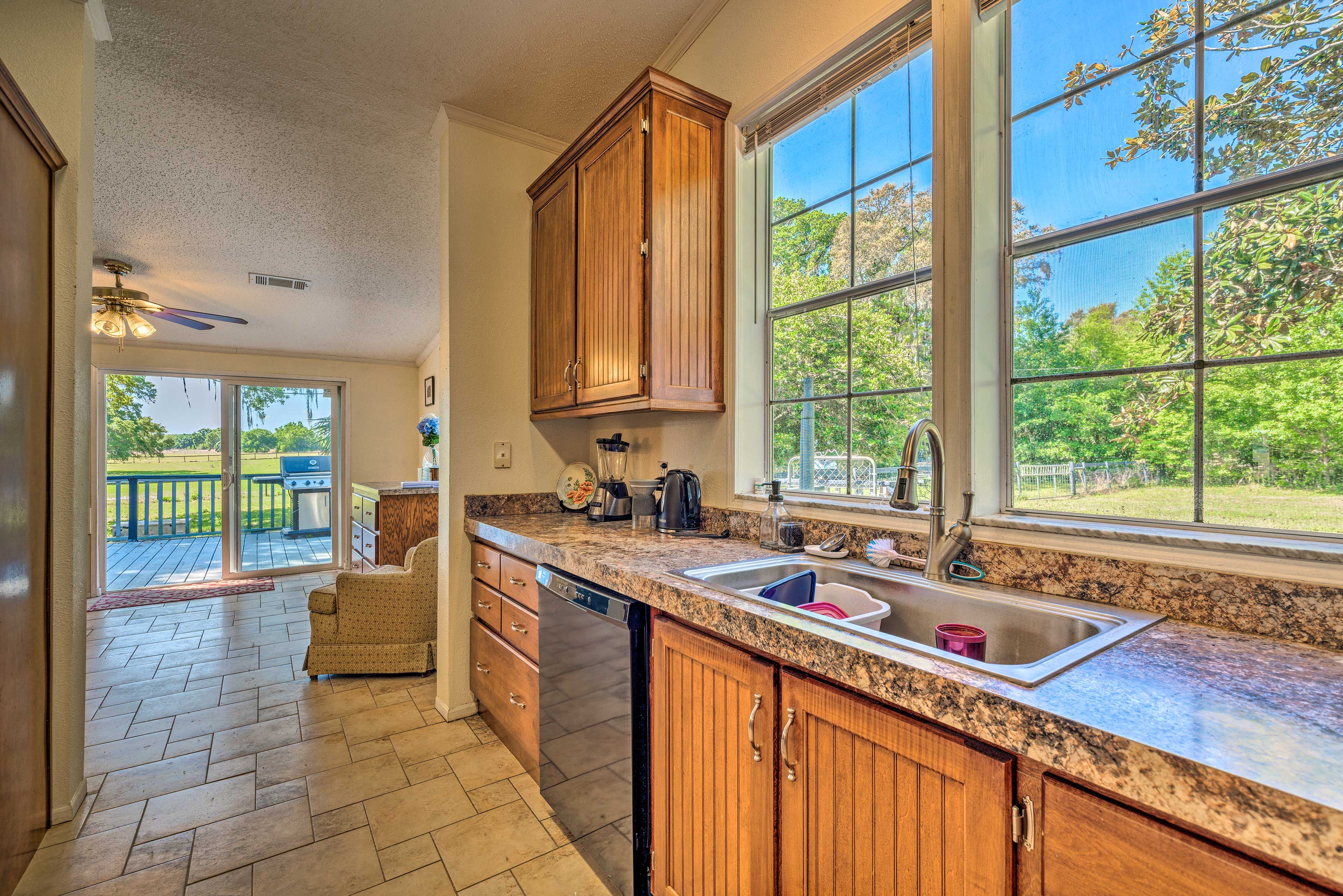 Kitchen | Trash bags & Paper Towels