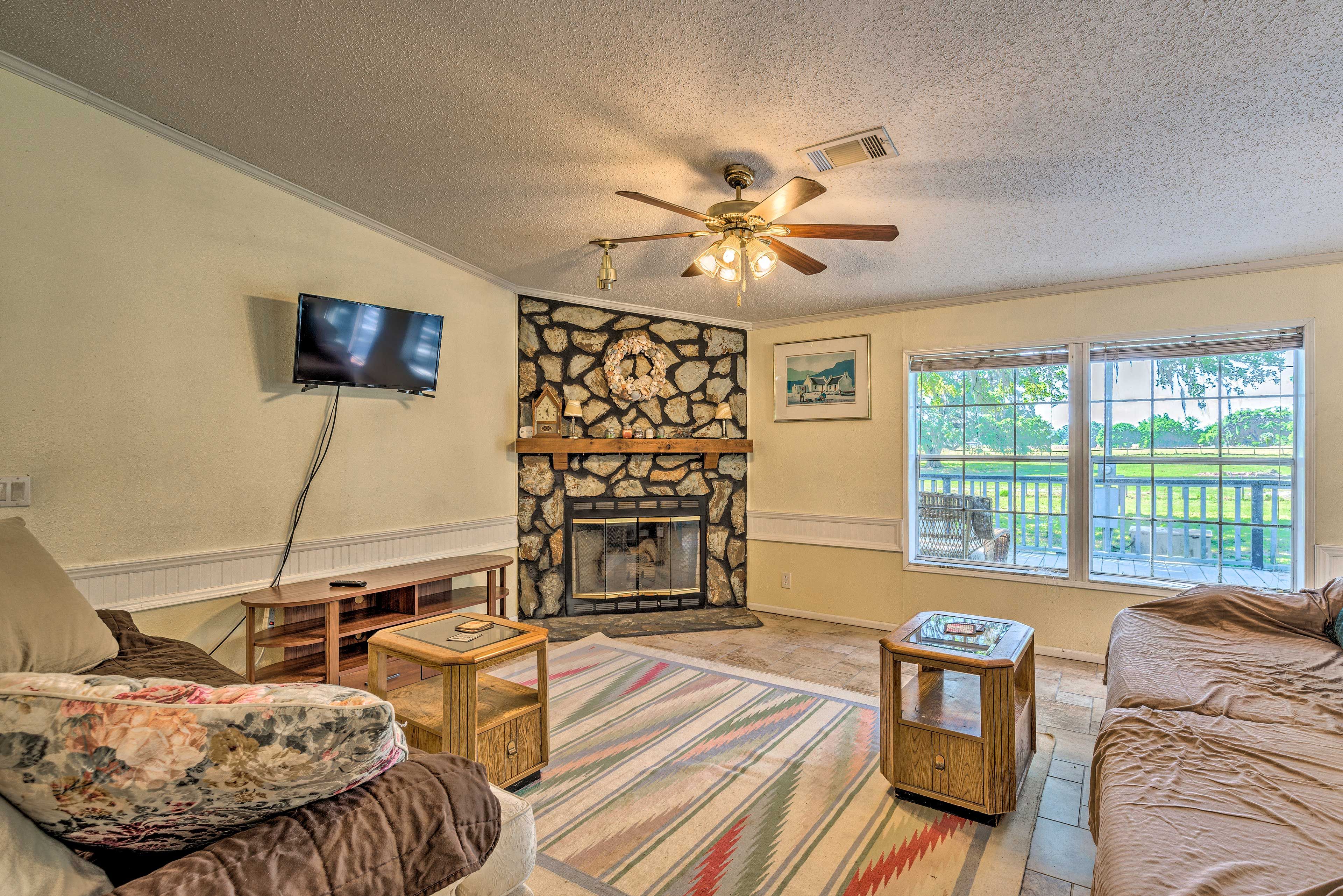 Living Room | Air Conditioning & Central Heat