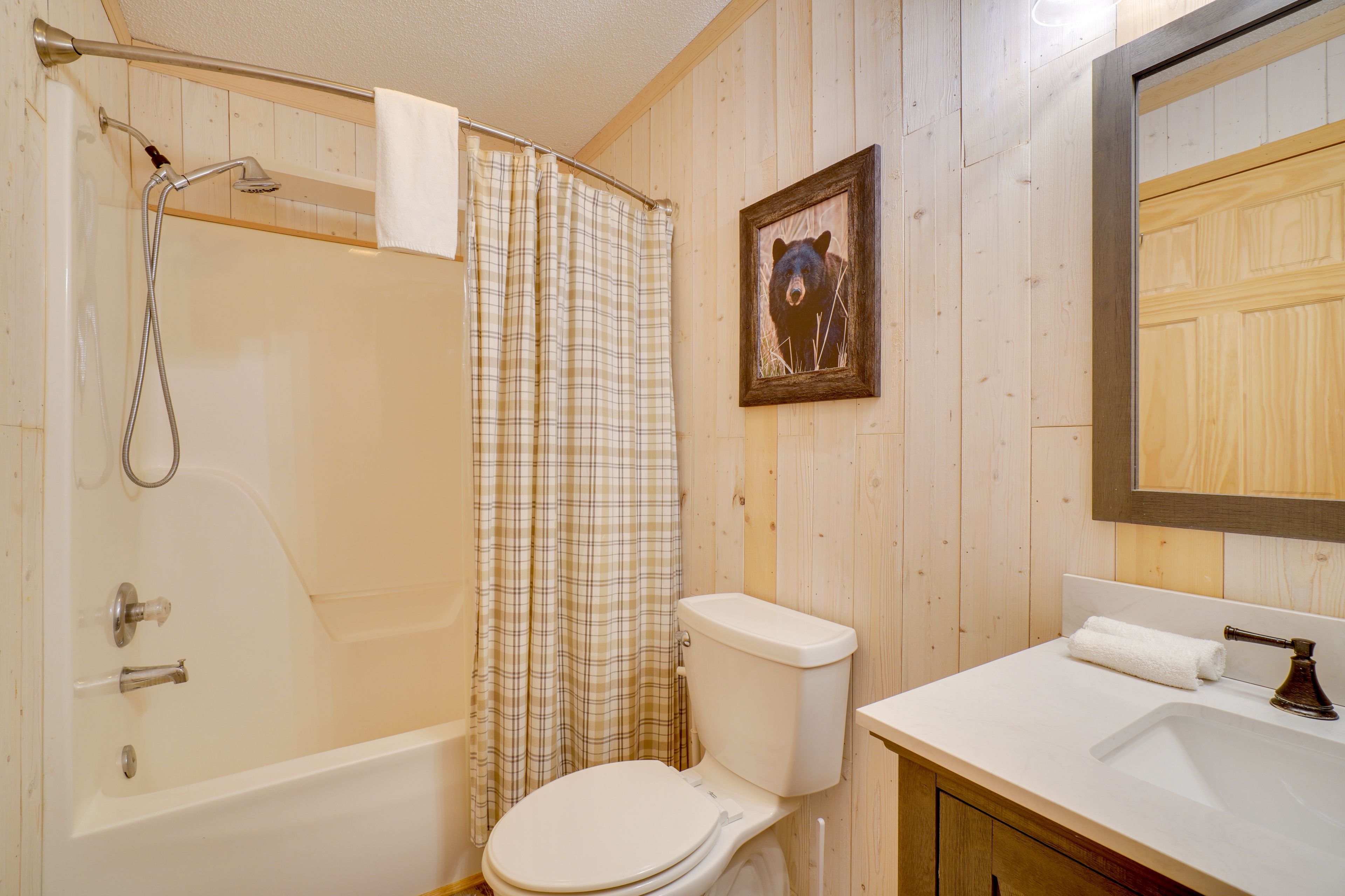En-Suite Bathroom | Linens & Towels