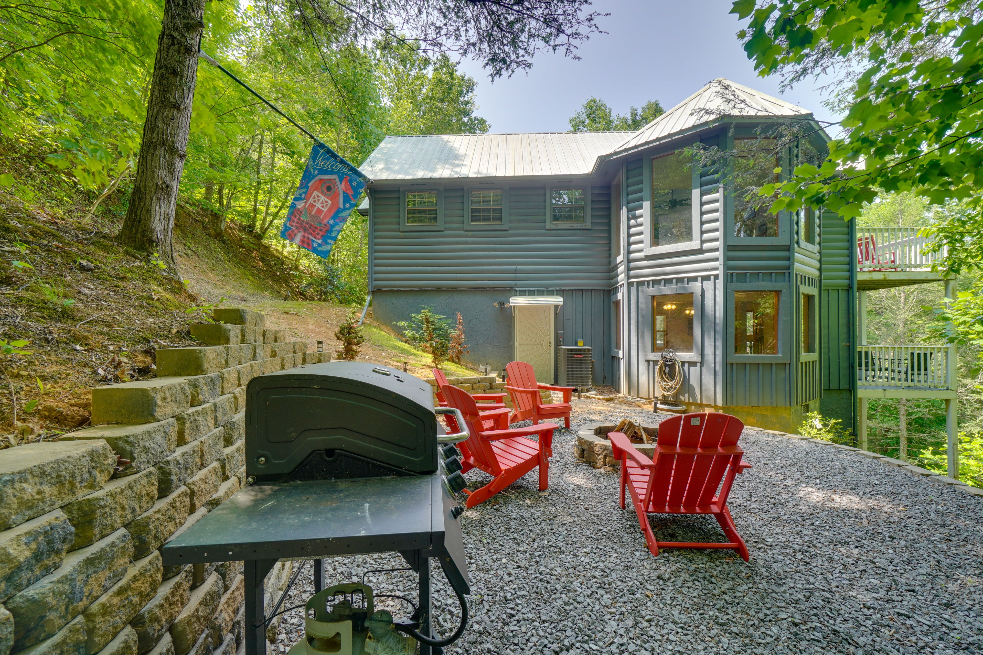 Sevierville Vacation Rental | 2BR | 2BA | 2-Story Cabin | 1,644 Sq Ft