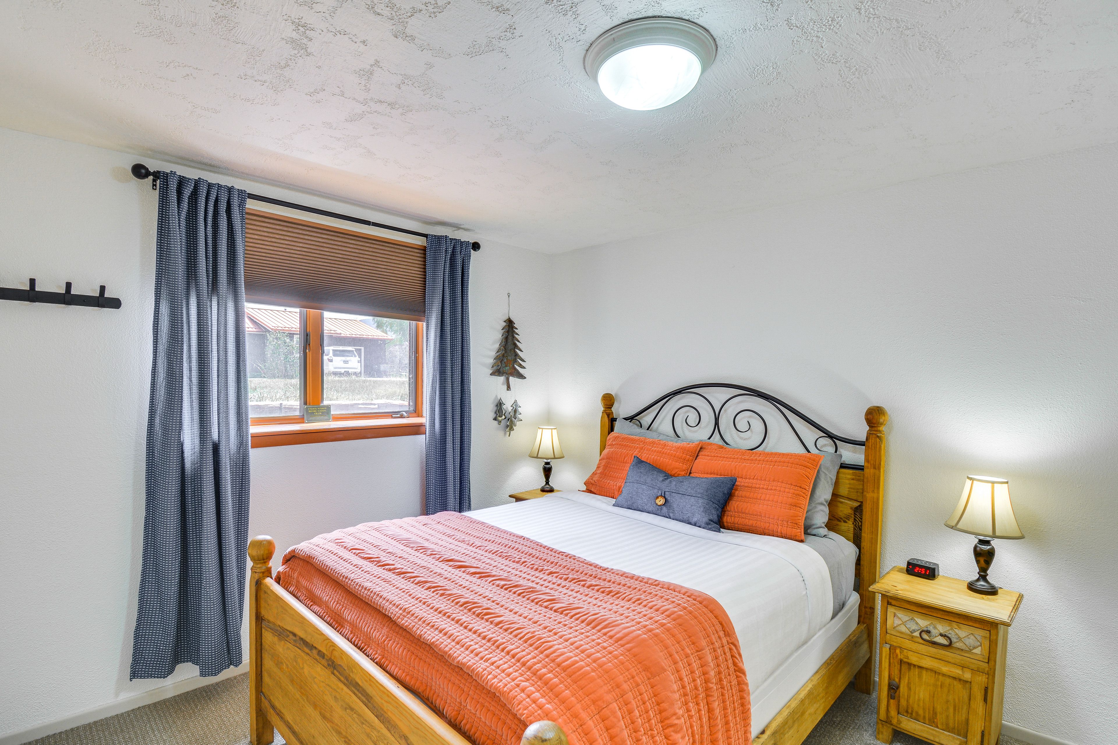 Bedroom 3 | Queen Bed