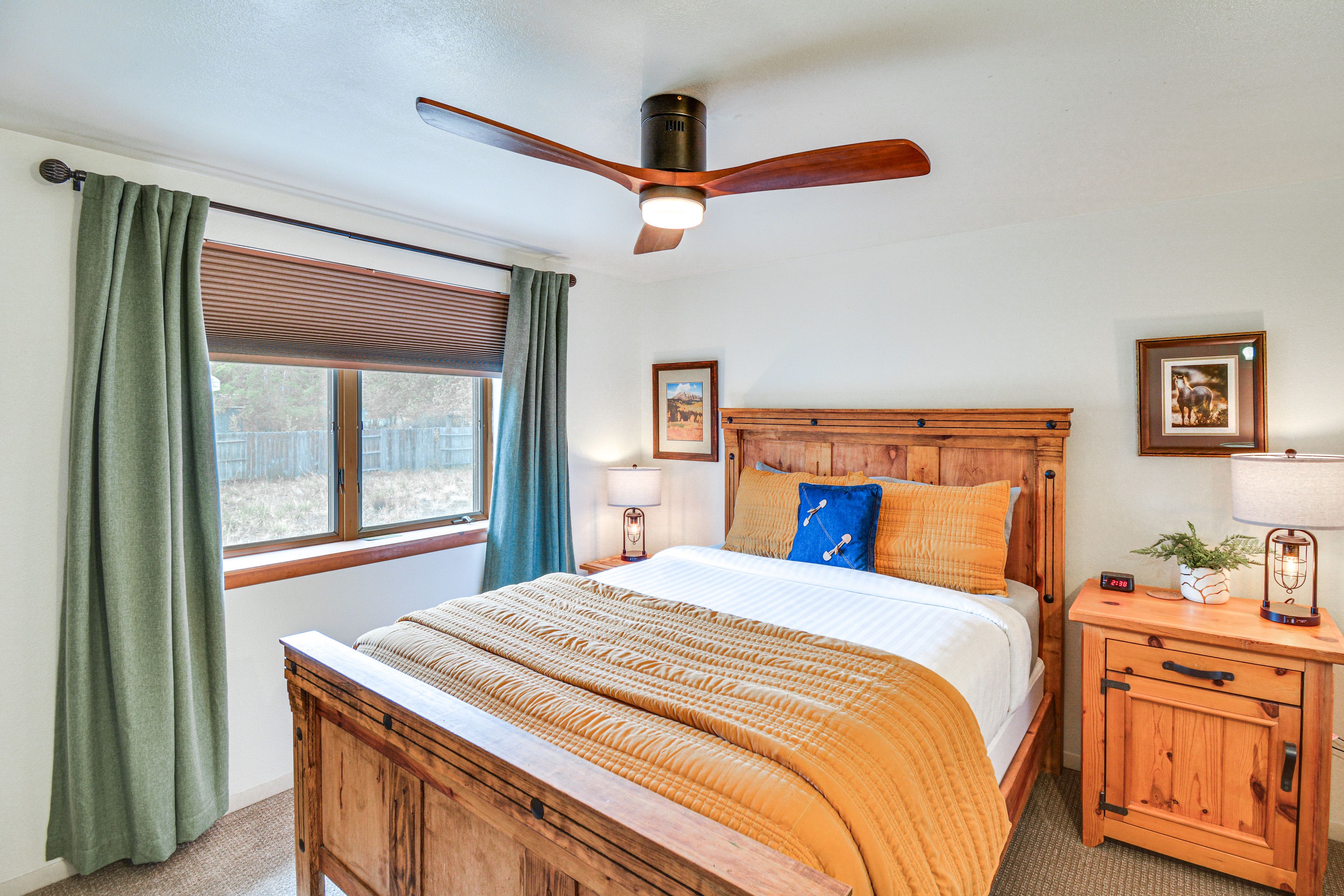 Bedroom 1 | Queen Bed | En-Suite Bathroom