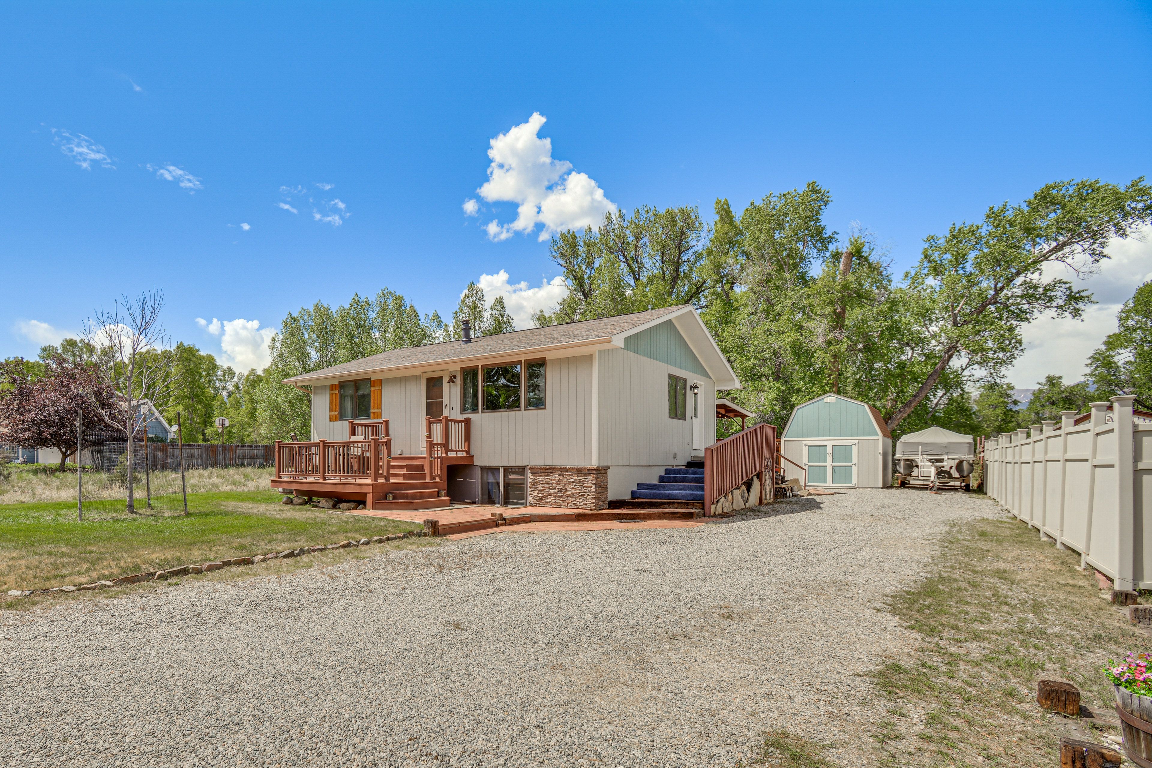Parking | Driveway Parking (2 Vehicles) | RV/Trailer Parking