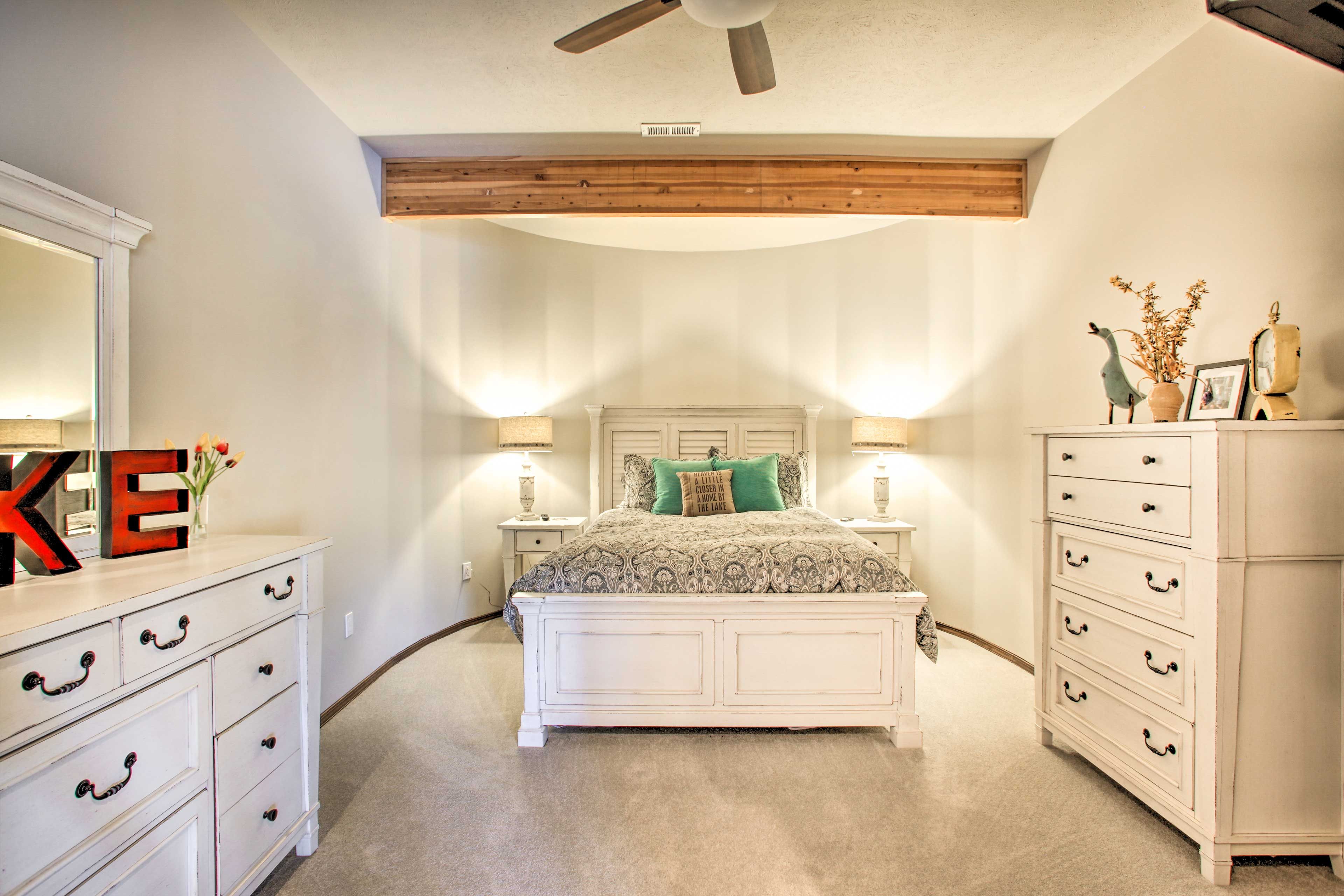Bedroom | Queen Bed