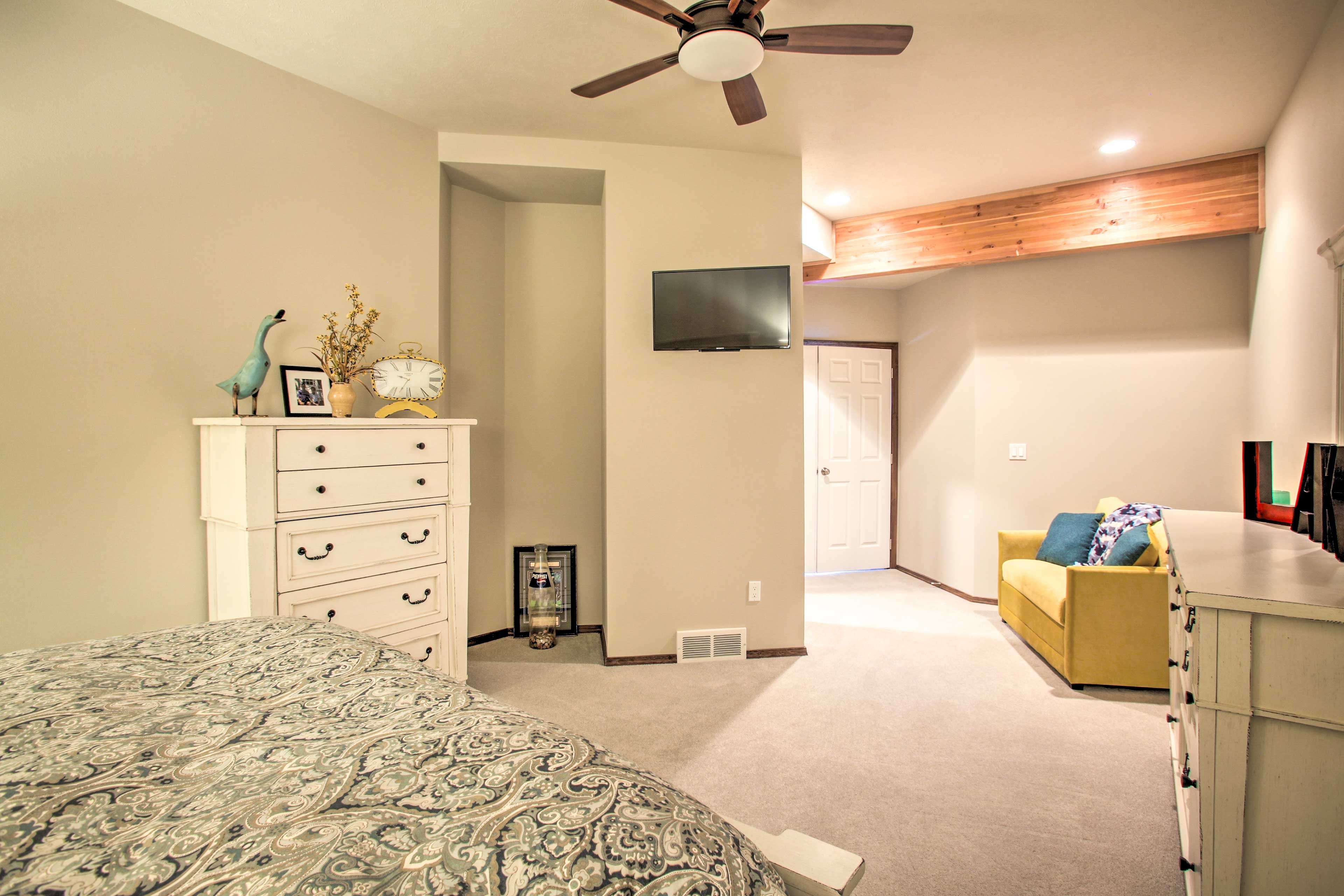 Bedroom | Smart TV