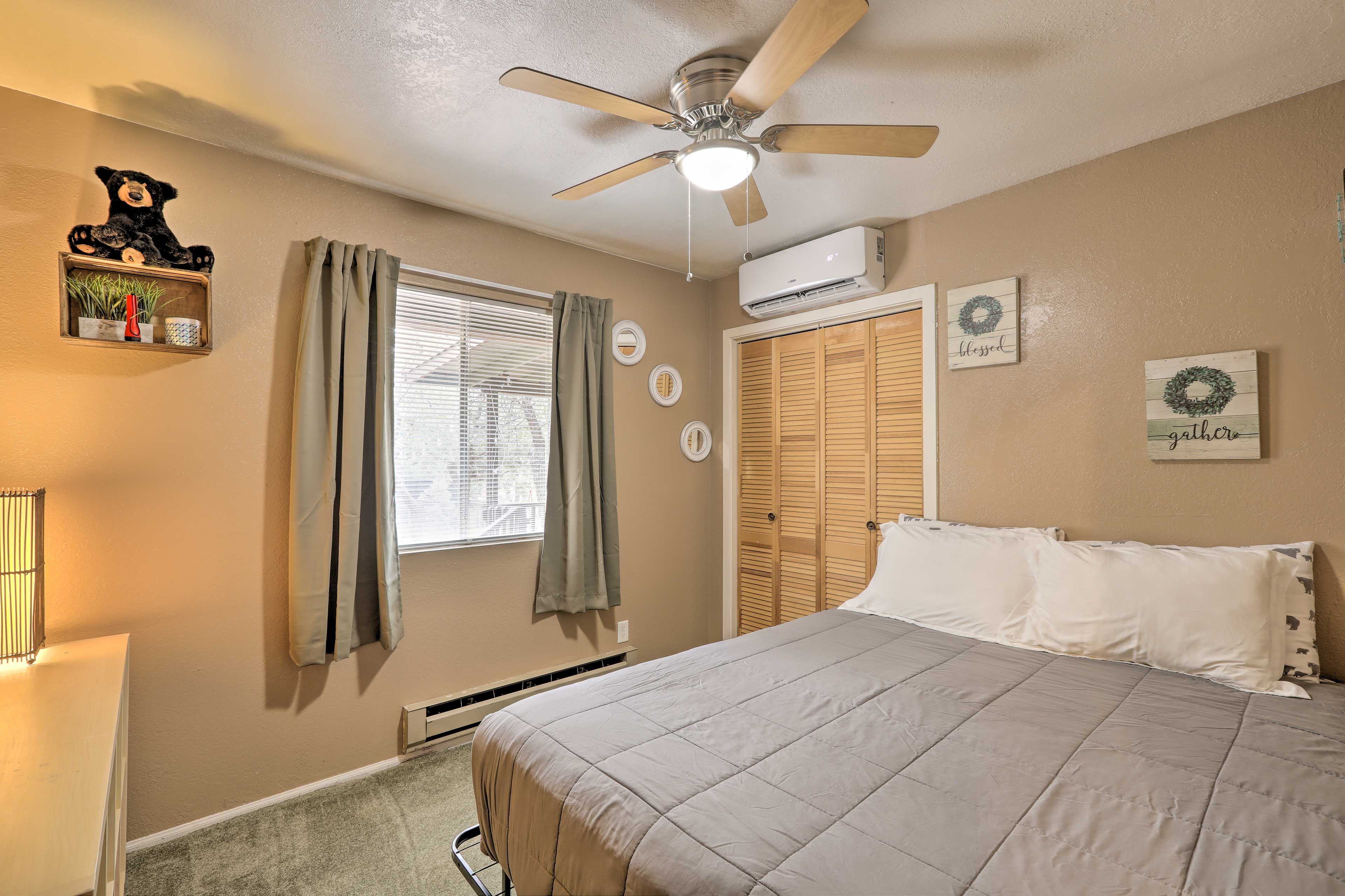 Bedroom 2 | Queen Bed