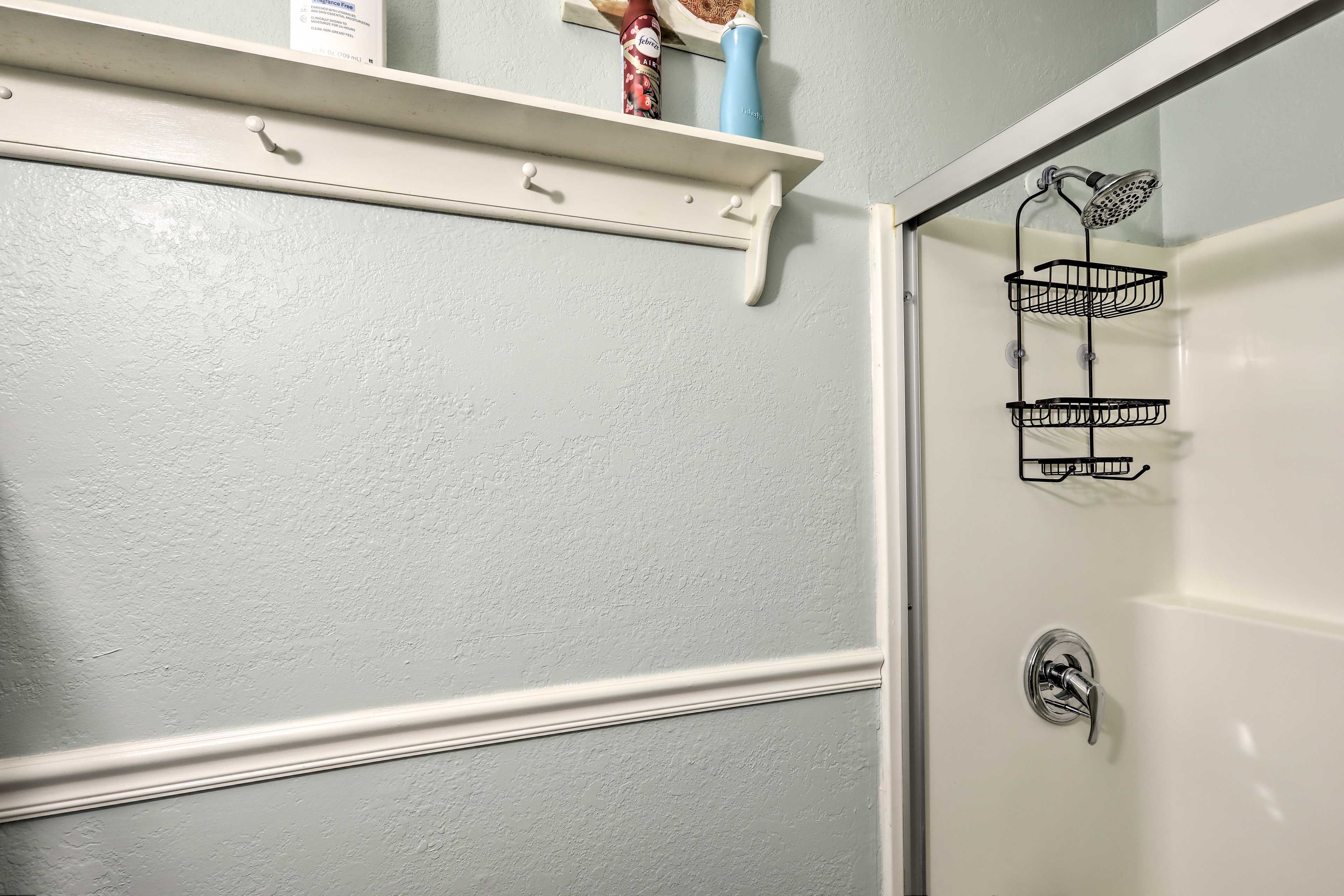 Full Bathroom | Complimentary Toiletries