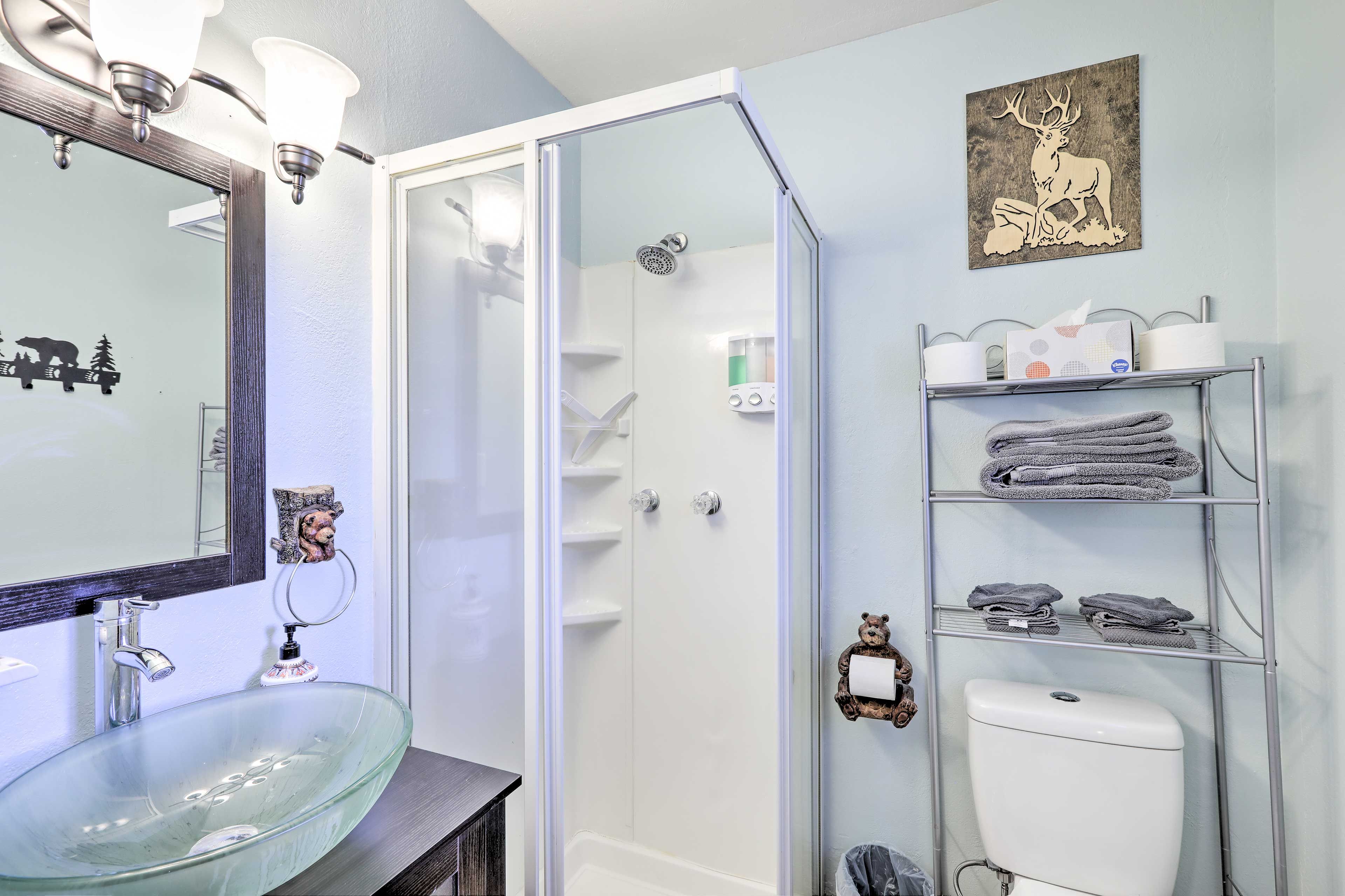 Full Bathroom | Towels Provided