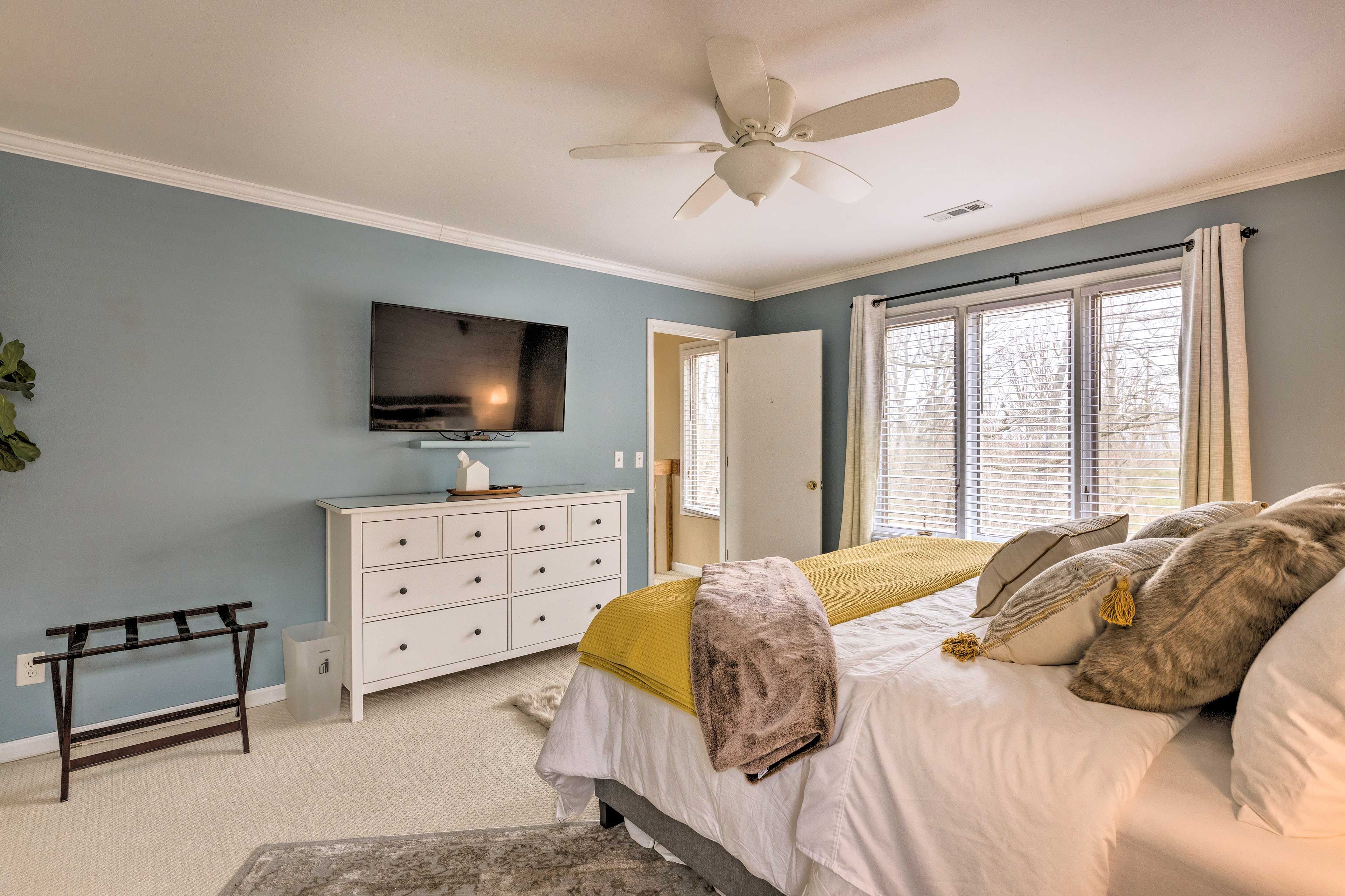 Bedroom 1 | Smart TV