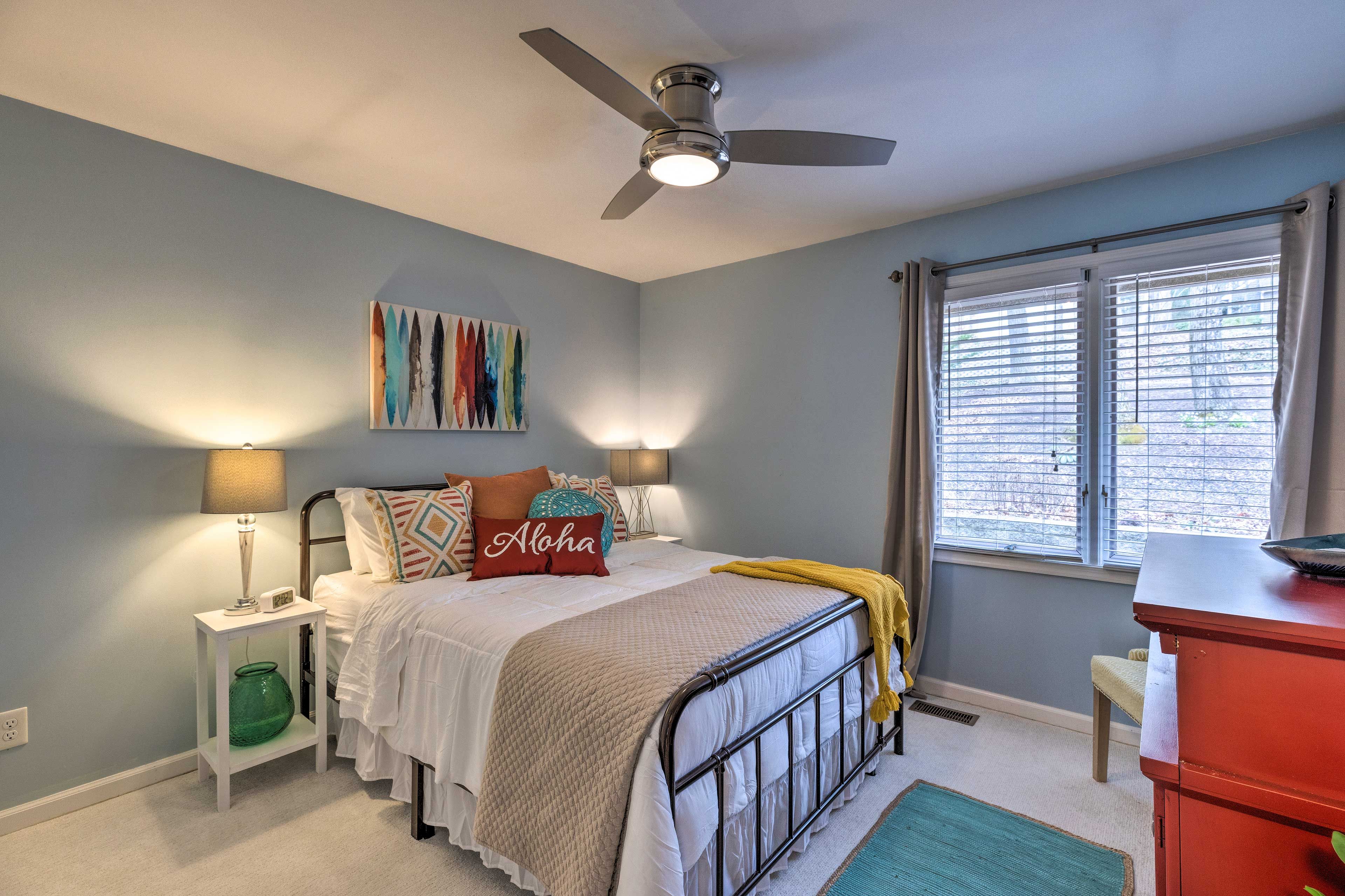 Bedroom 2 | Queen Bed | 1st Floor