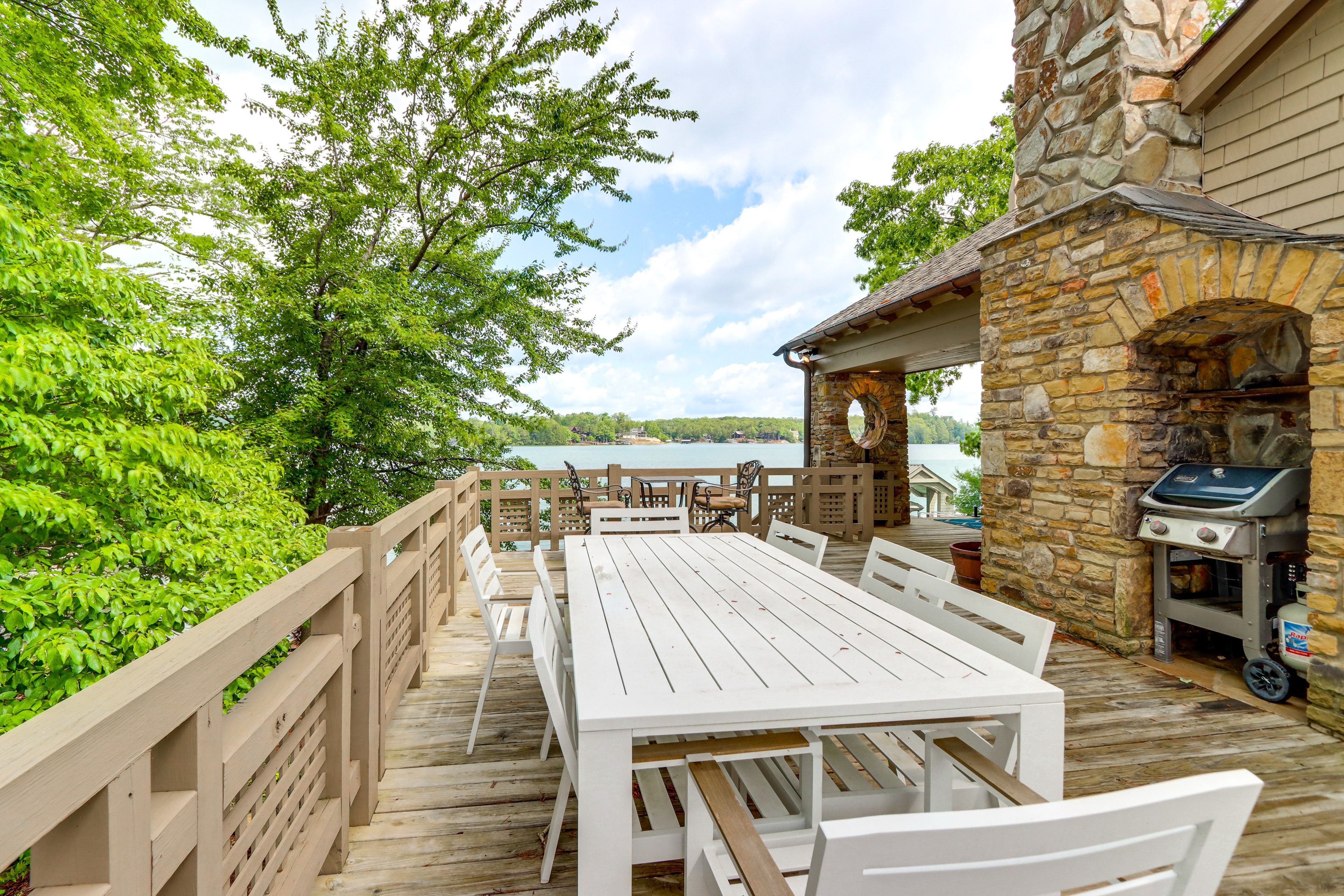Furnished Deck | Gas Grill