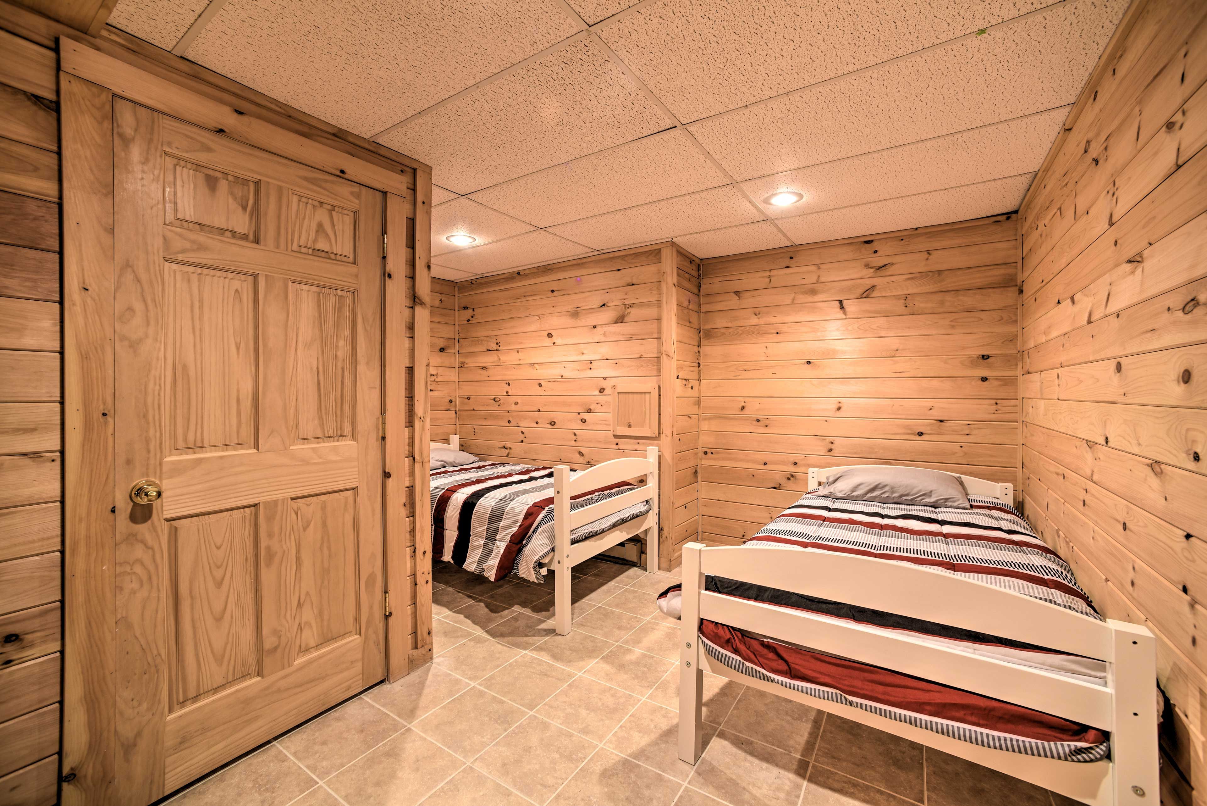 Bedroom 4 | Basement | 2 Twin Beds